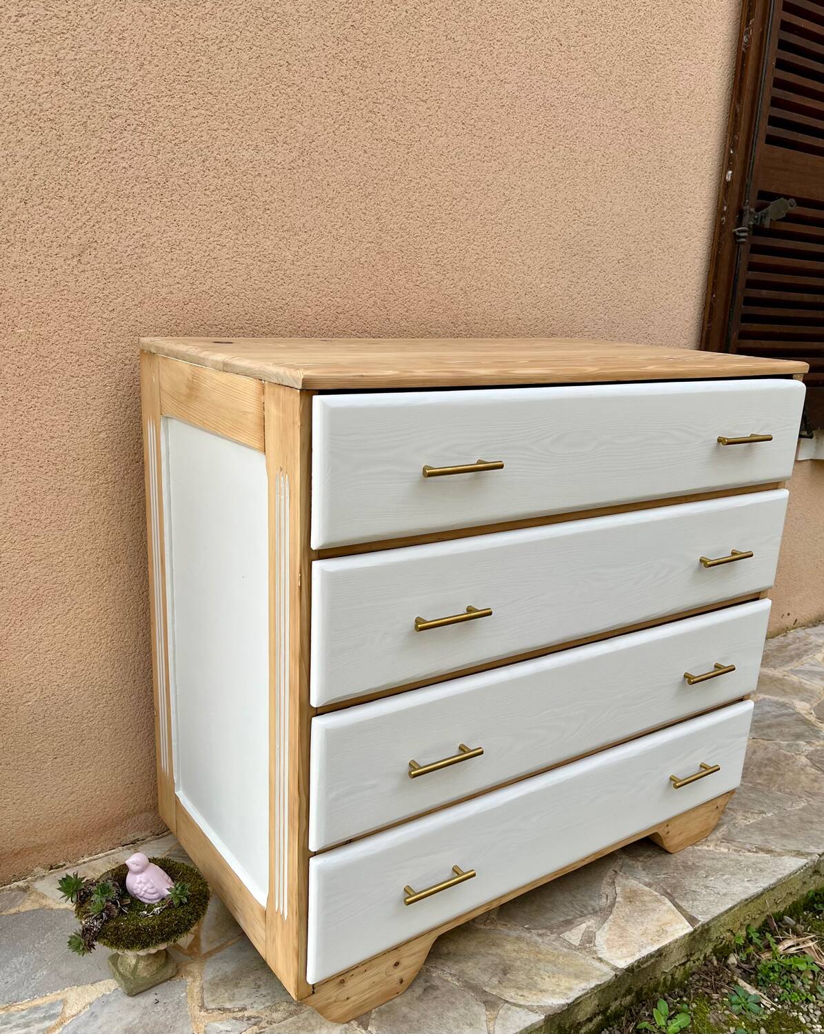 XXL vintage chest of drawers in solid fir, revamped in white and wood.