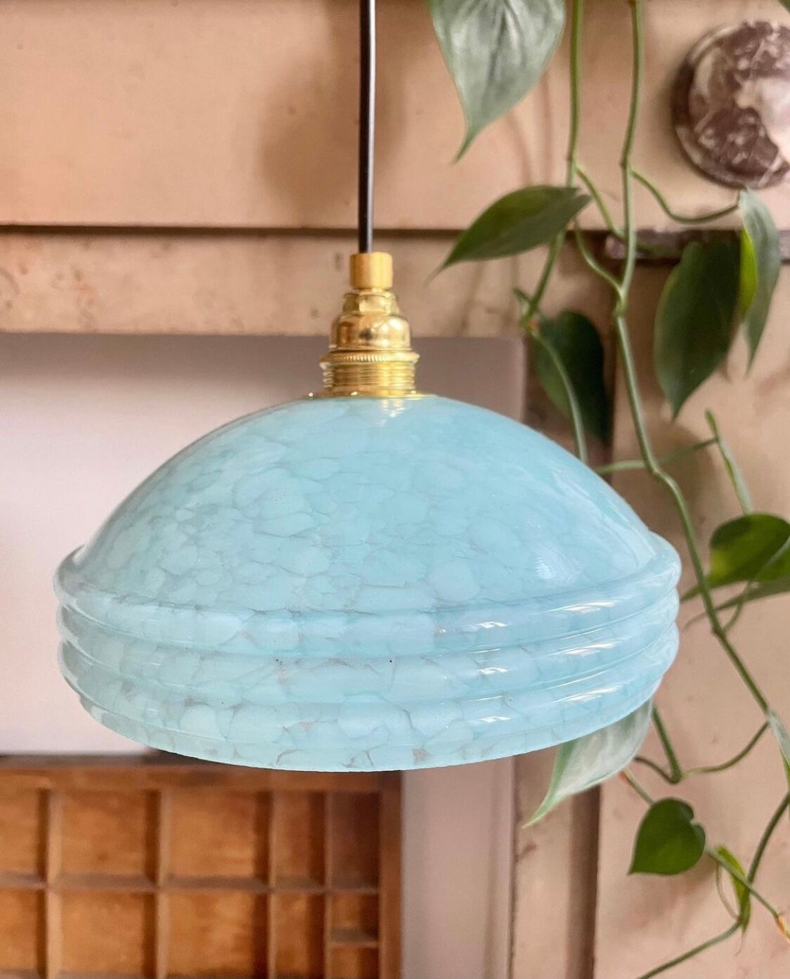 Blue suspension in clichy glass