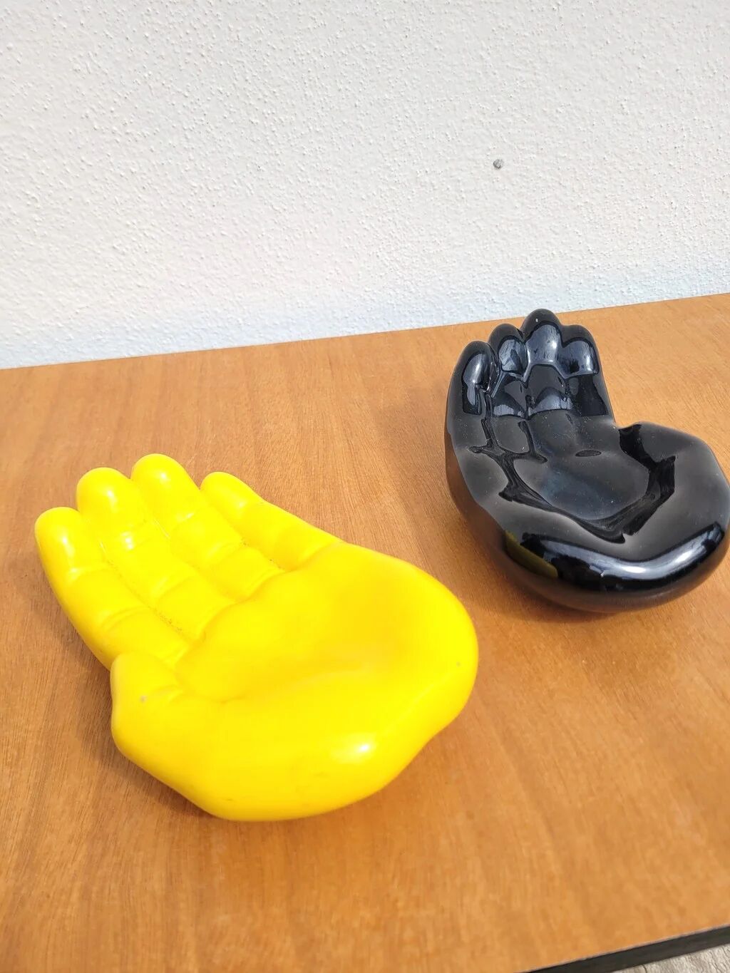 Vintage ceramic hand-shaped pair of catchalls.