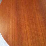 Extendable teak round table