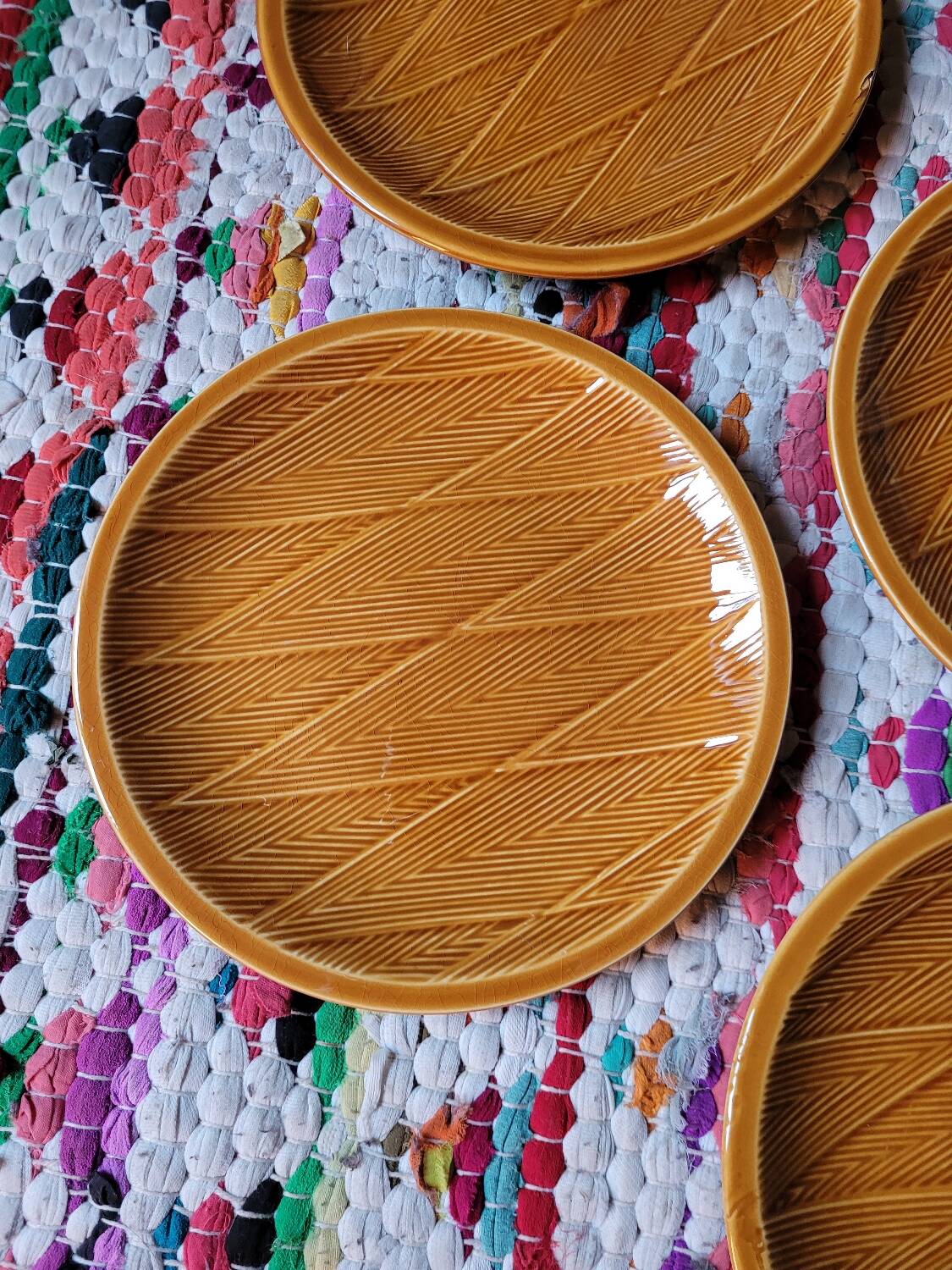 Lot n°2 of 6 Salins barbotine dessert plates