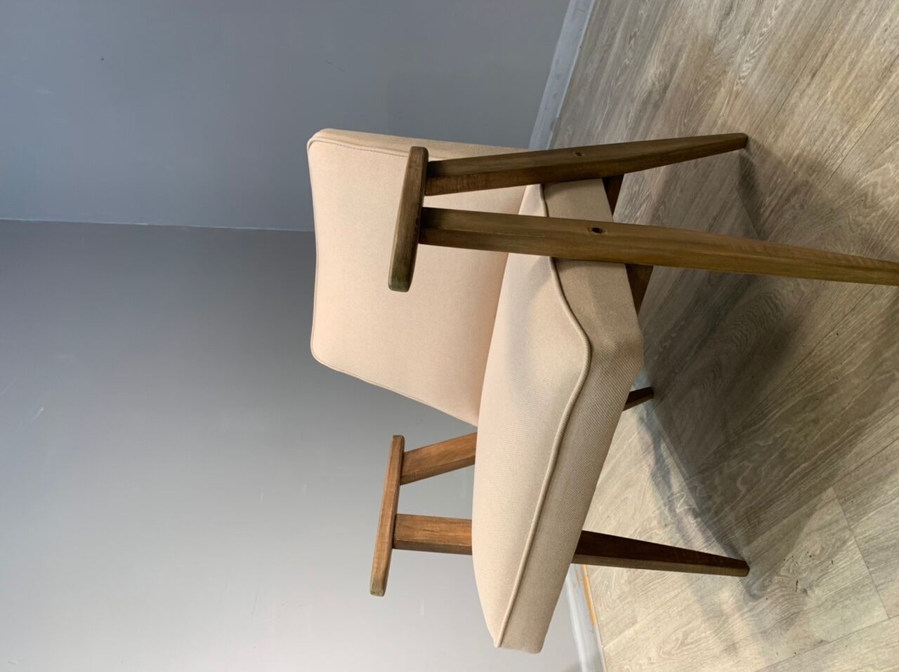 Paire de fauteuils conçus par Józef Chierowski 60