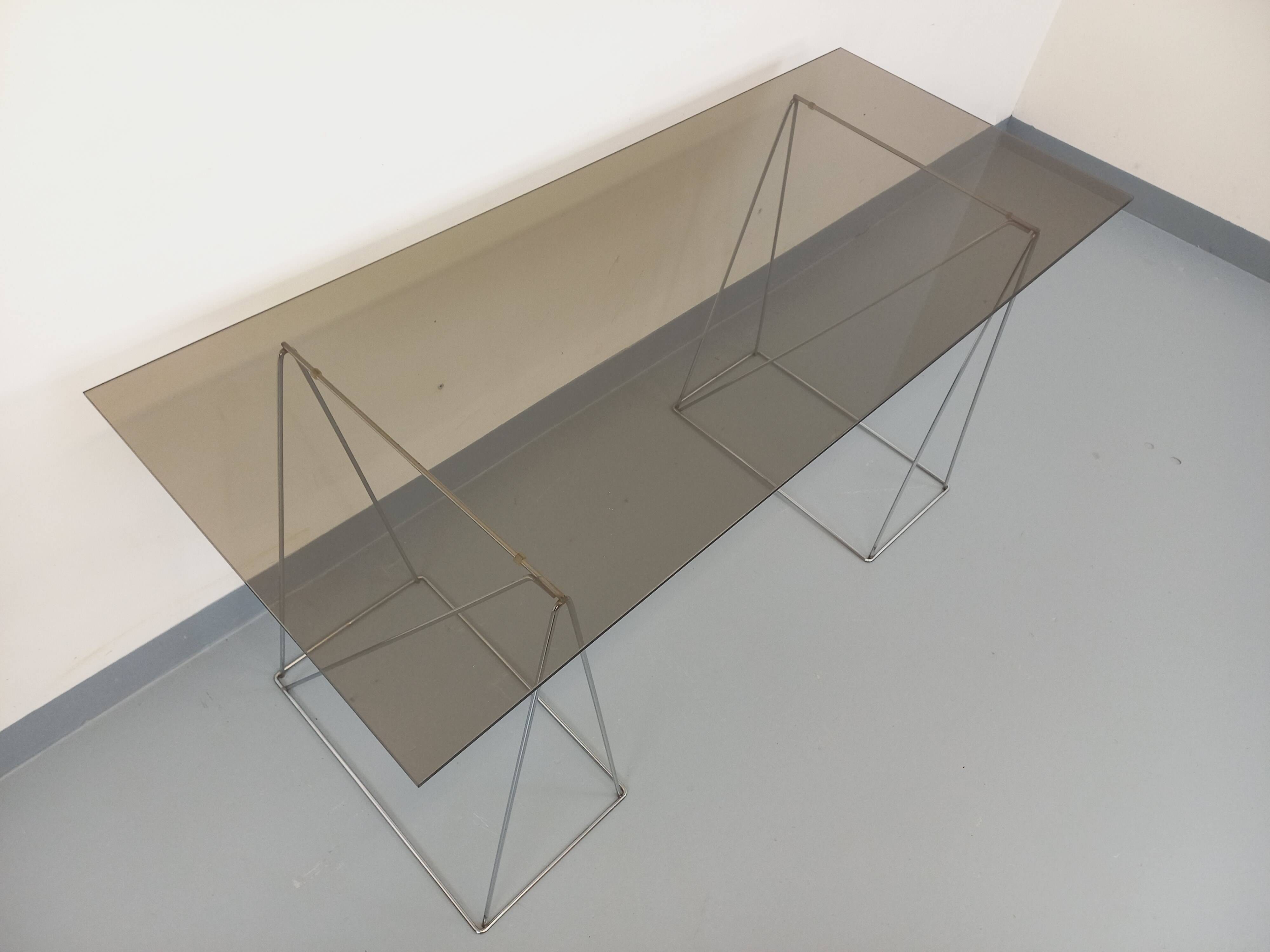 Bureau en verre fumé et métal chromé, années 70