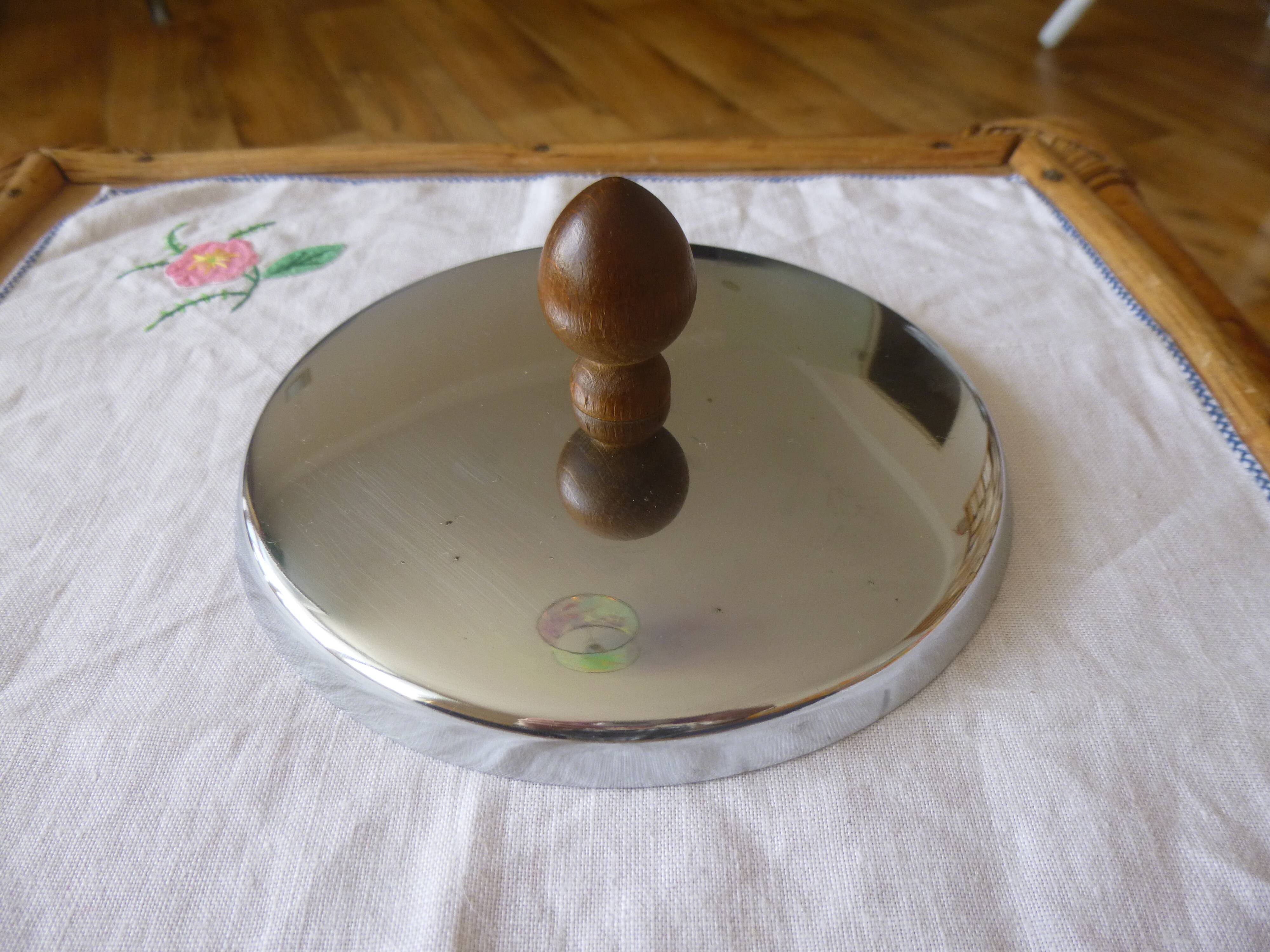 Enameled saucepan with lid 1970s