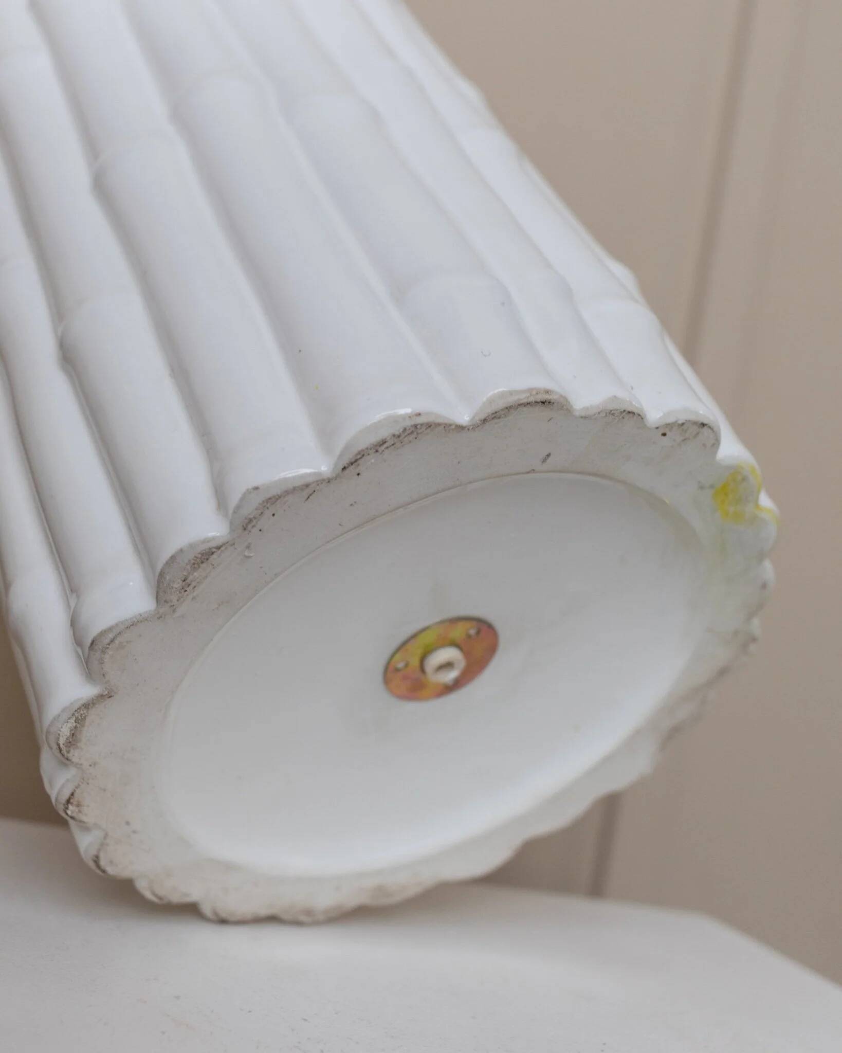 Lampe de table vintage Tommaso Barbi - céramique blanche, effet bambou, Italie années 1970, faite main, style Hollywood Regency, lampe de chevet rétro