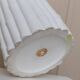 Lampe de table vintage Tommaso Barbi - céramique blanche, effet bambou, Italie années 1970, faite main, style Hollywood Regency, lampe de chevet rétro