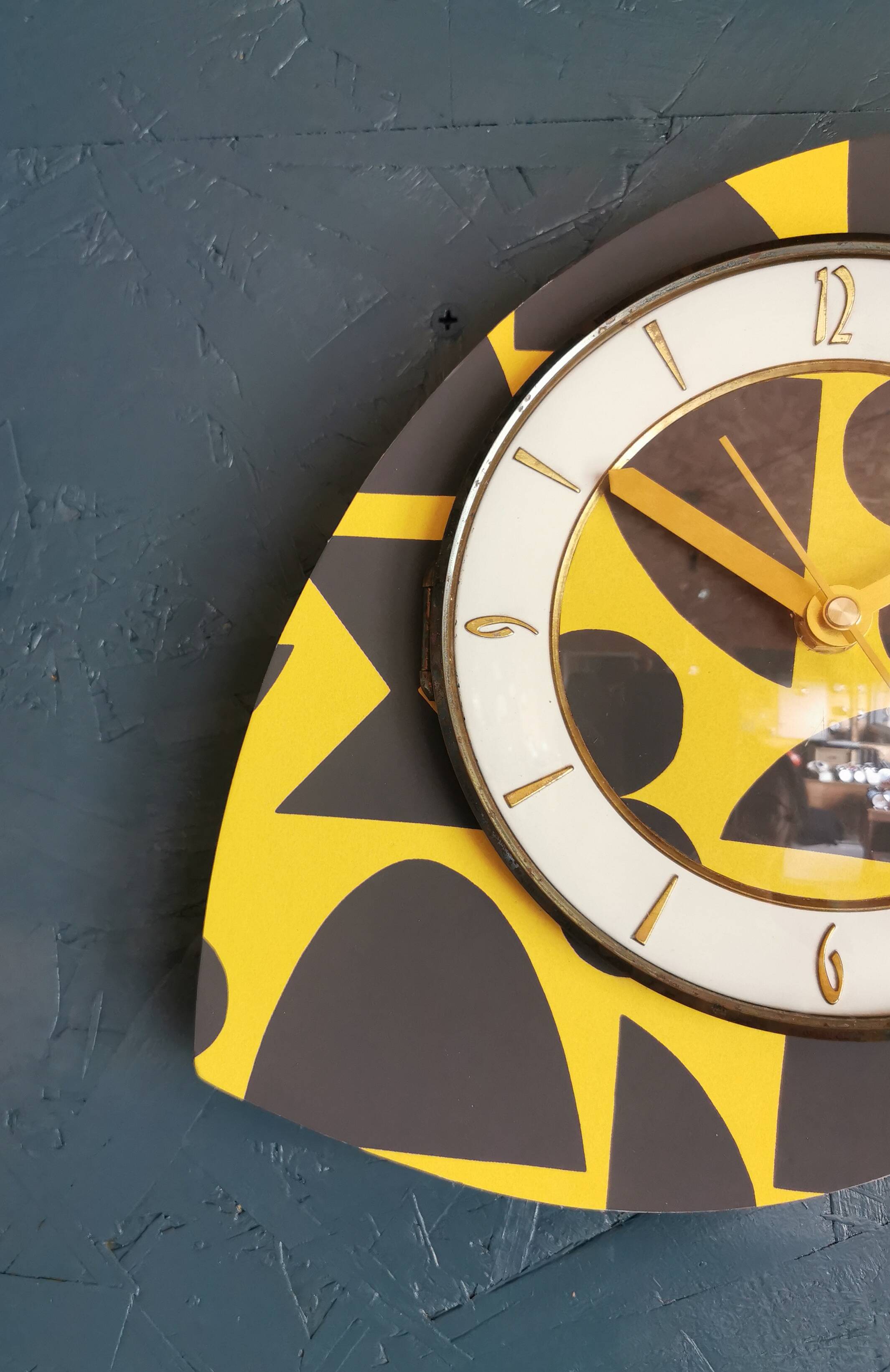 Vintage silent wall clock pendulum 60s "Anthracite yellow"