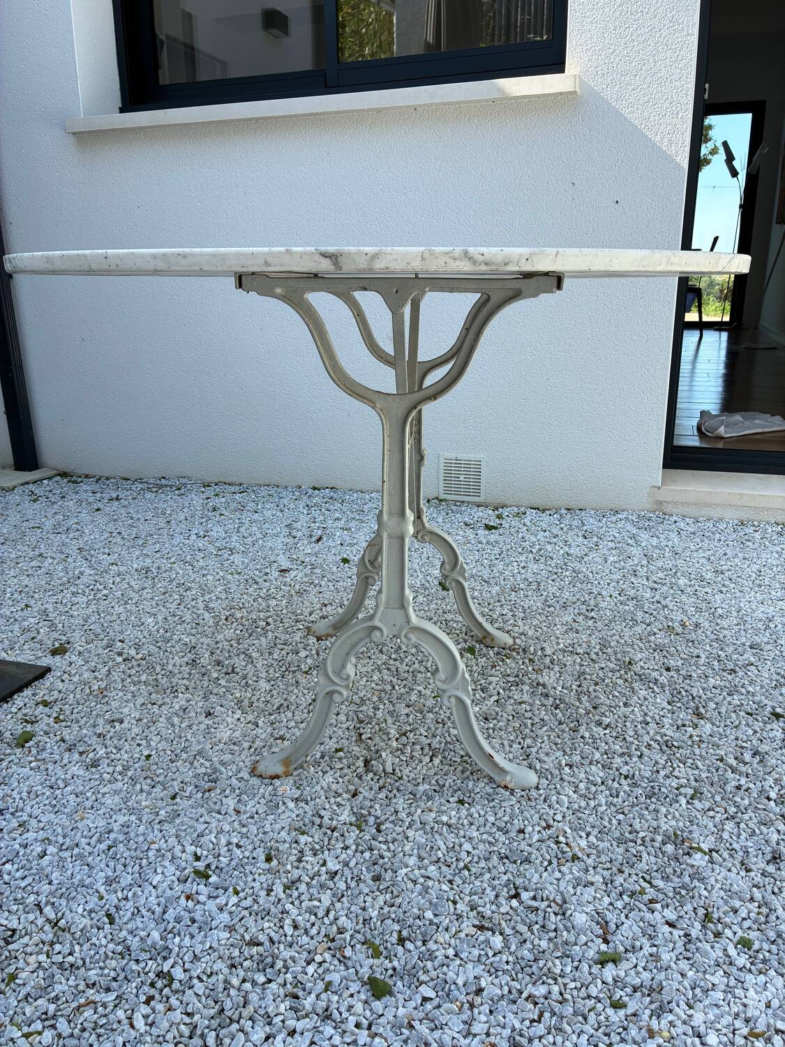 Marble round table