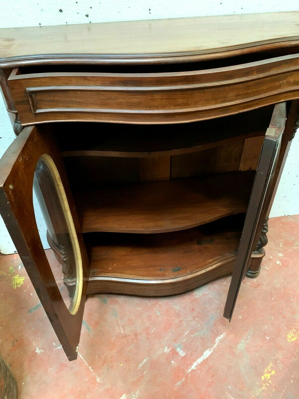Vitrine galbée Louis Philippe en acajou XIX siècle