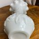 Vase de Portieux en opaline blanche 