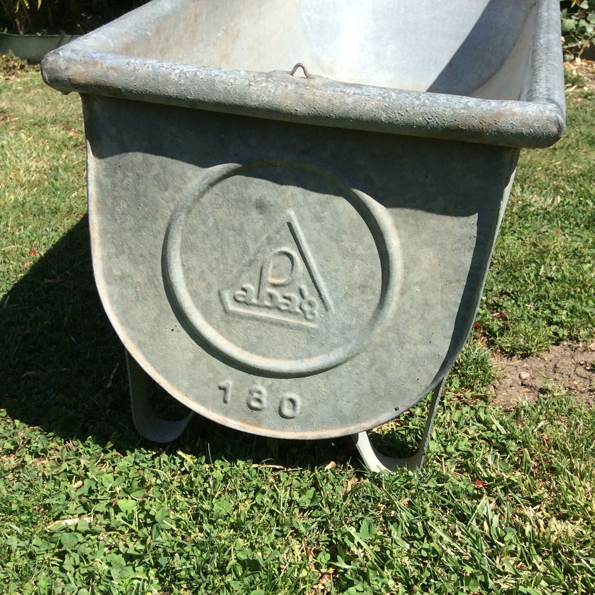 Former Vintage Galvanized Zinc Adult Bath