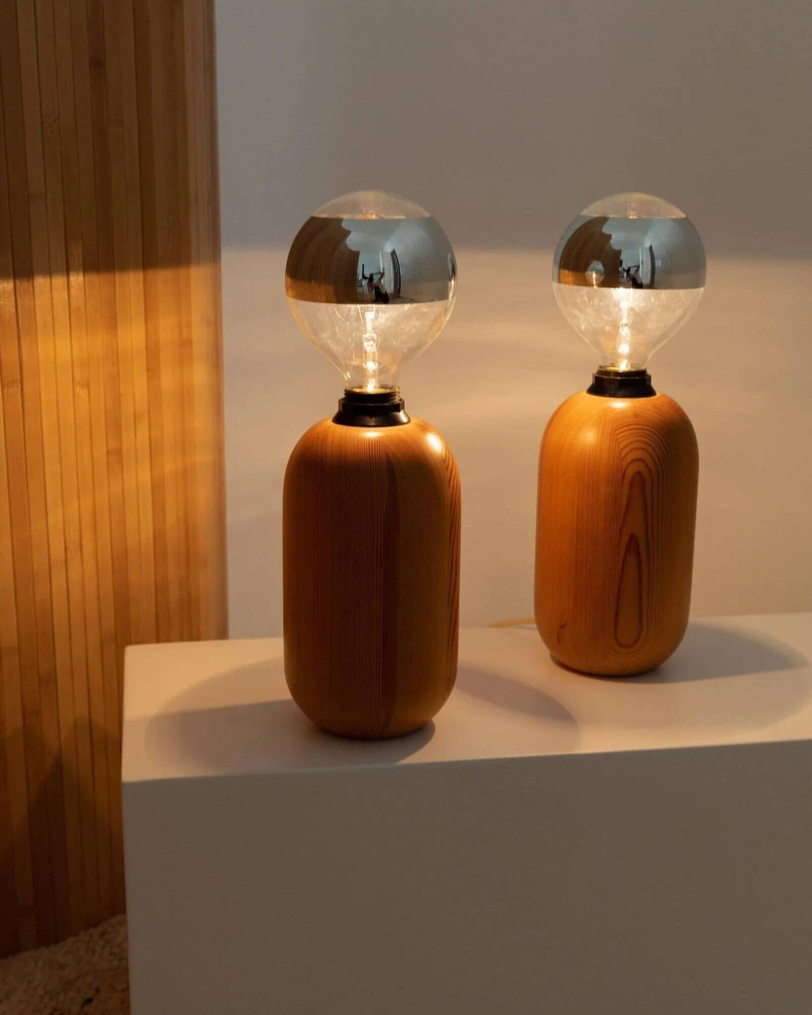Pair of XXL Domus table lamps in marron wood with chrome globe bulbs