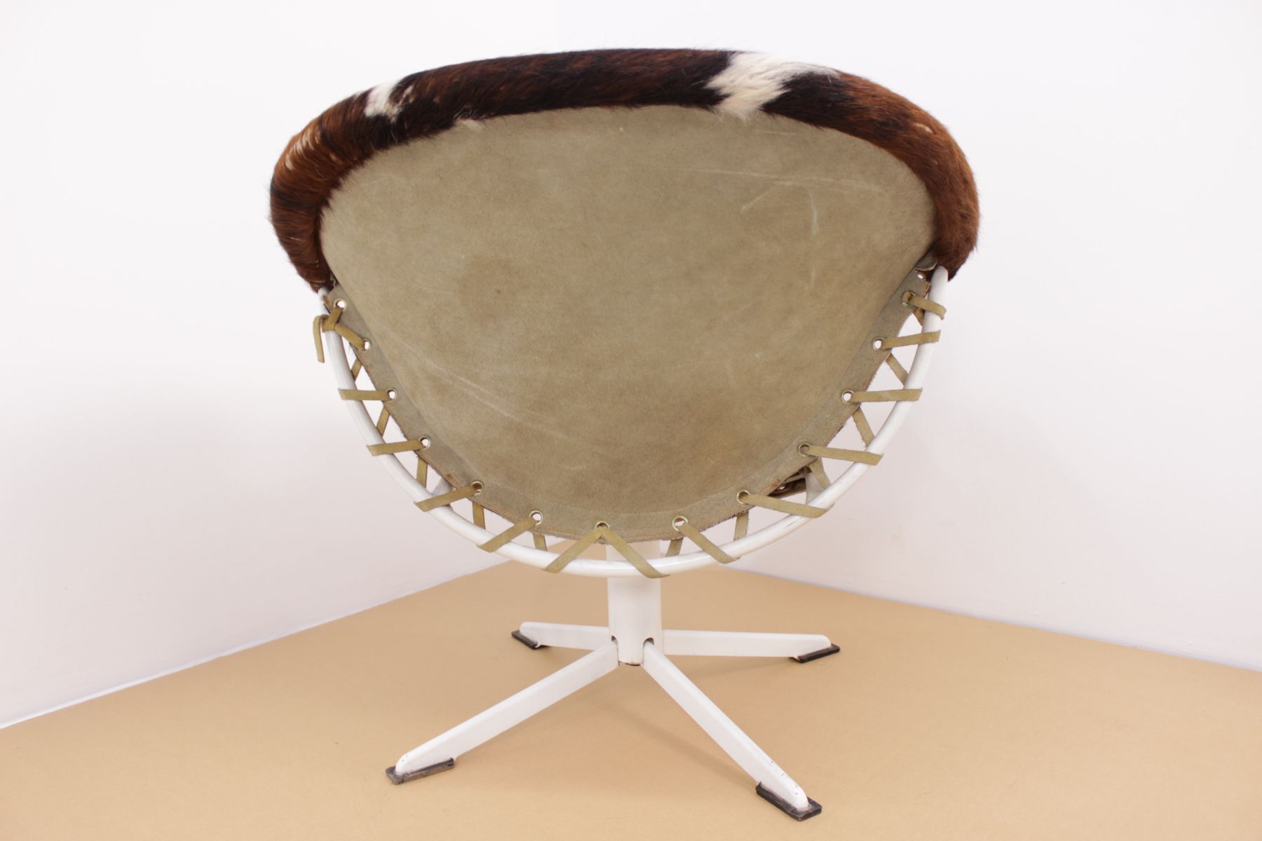 Chaise circle en cuir de vachette de Lusch Erzeugnis 1960s