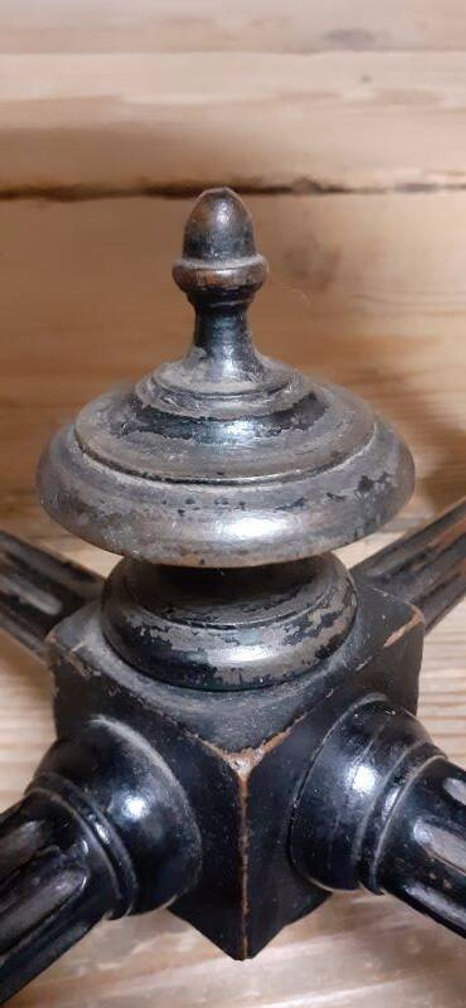 Napoleon III piano stool without its screw