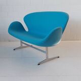 Blue arne jacobsen swan sofa canape fritz hansen light
