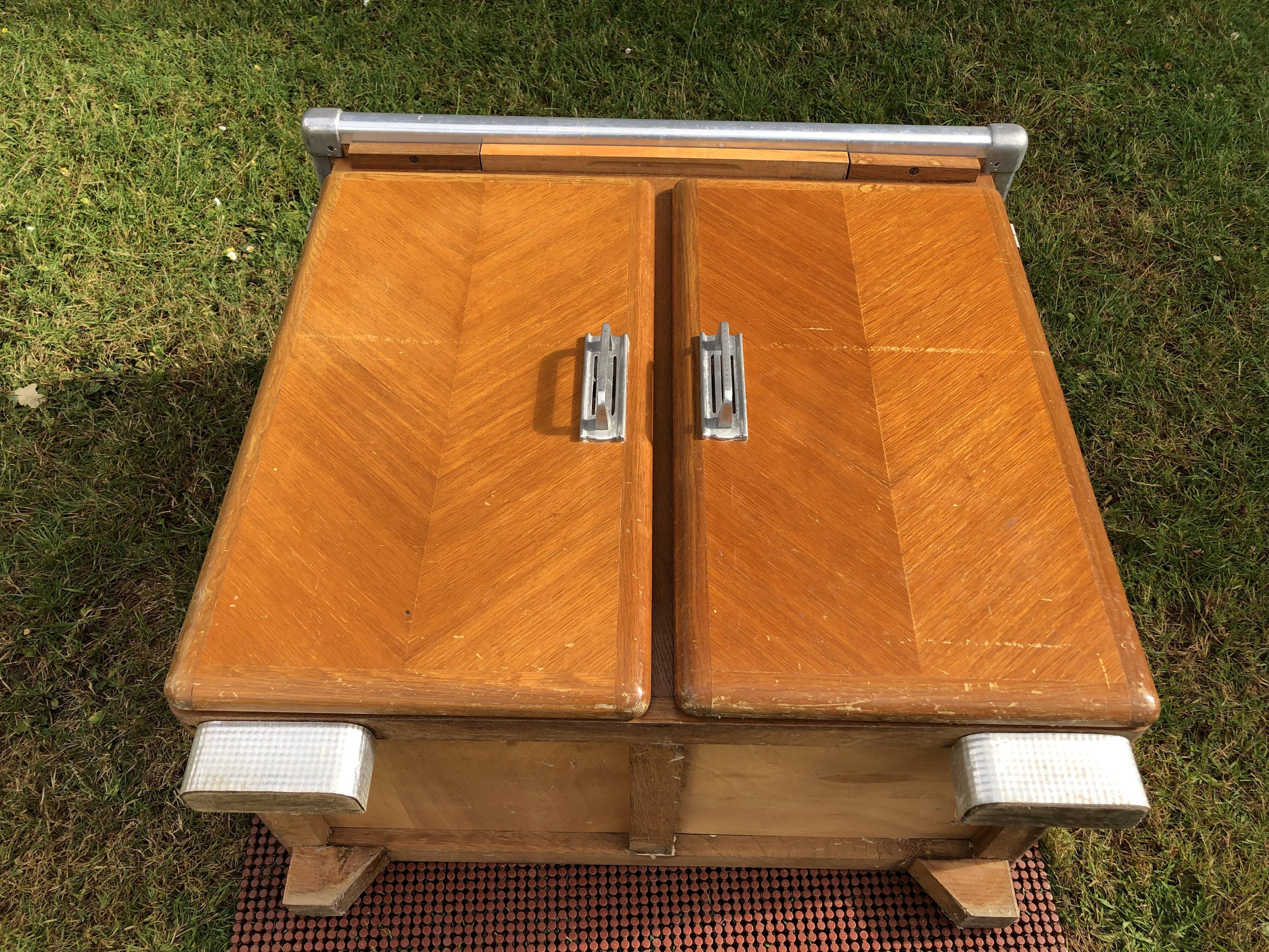 Buffet Mado vintage à 2 portes et 1 tirette en cp chêne.