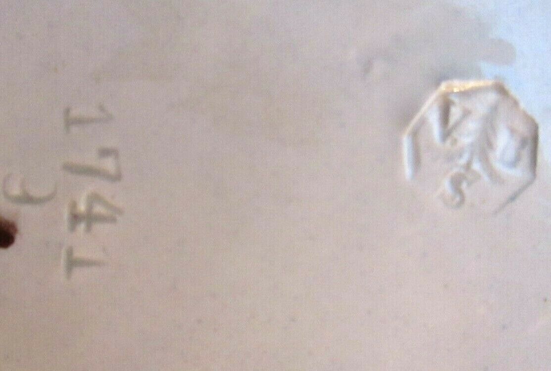 Small plate with yellow lilies, signed VBS Schramberg