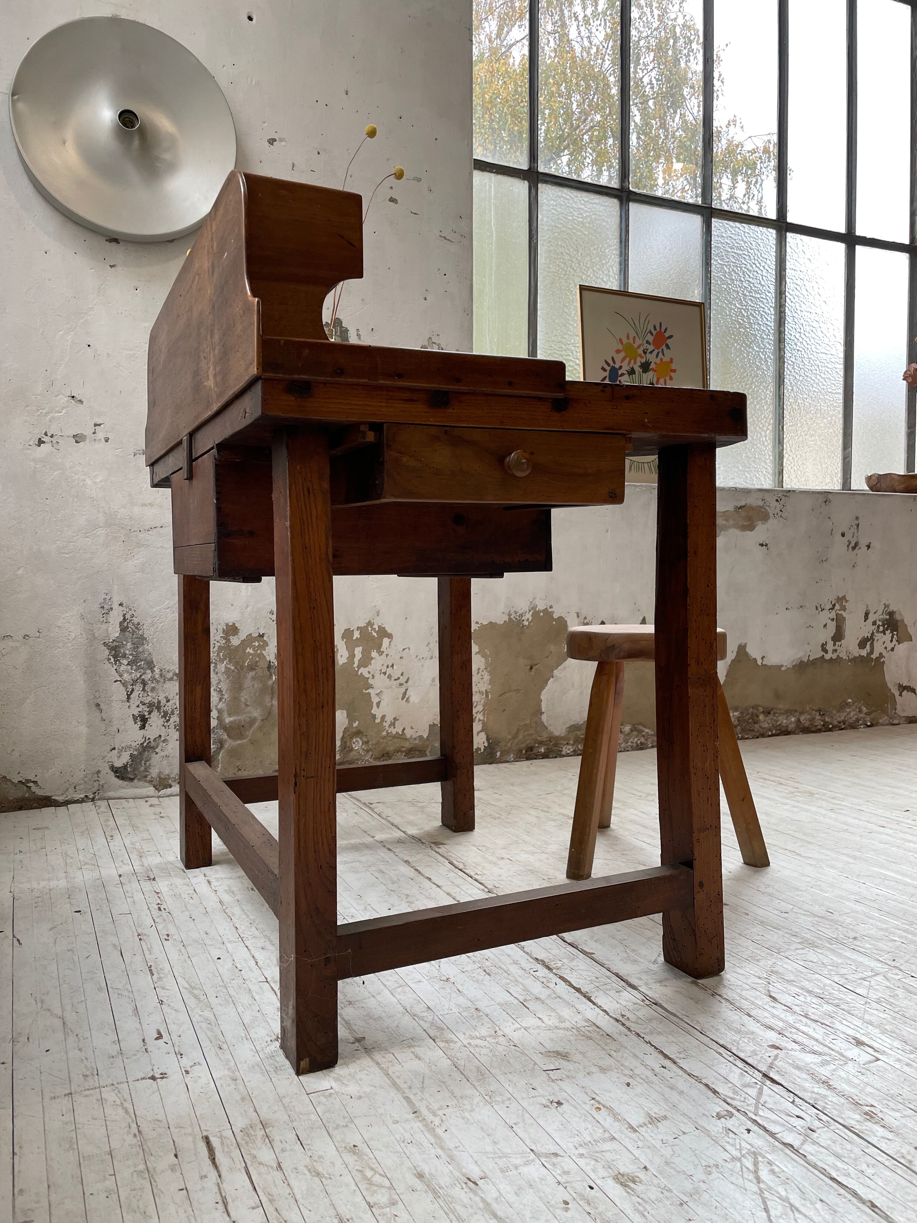 Establishment of jeweler XIXth oak