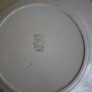 Assiette plate beige motifs fleurs Janine Hammage