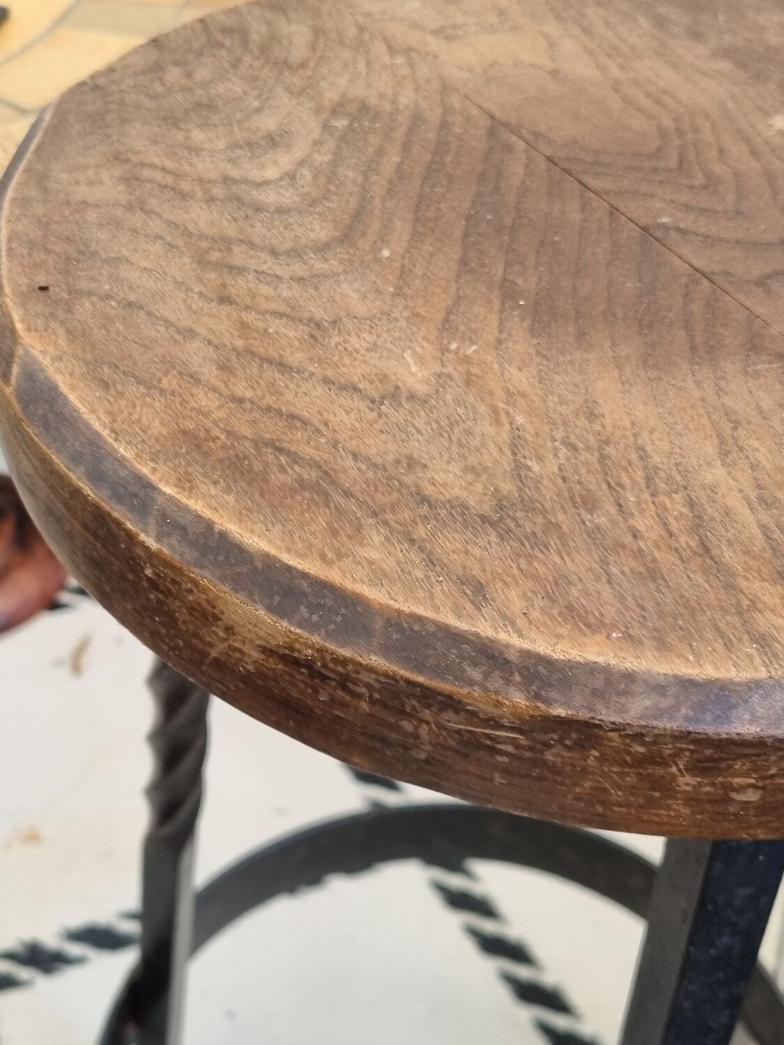 Stool in wrought iron and solid oak