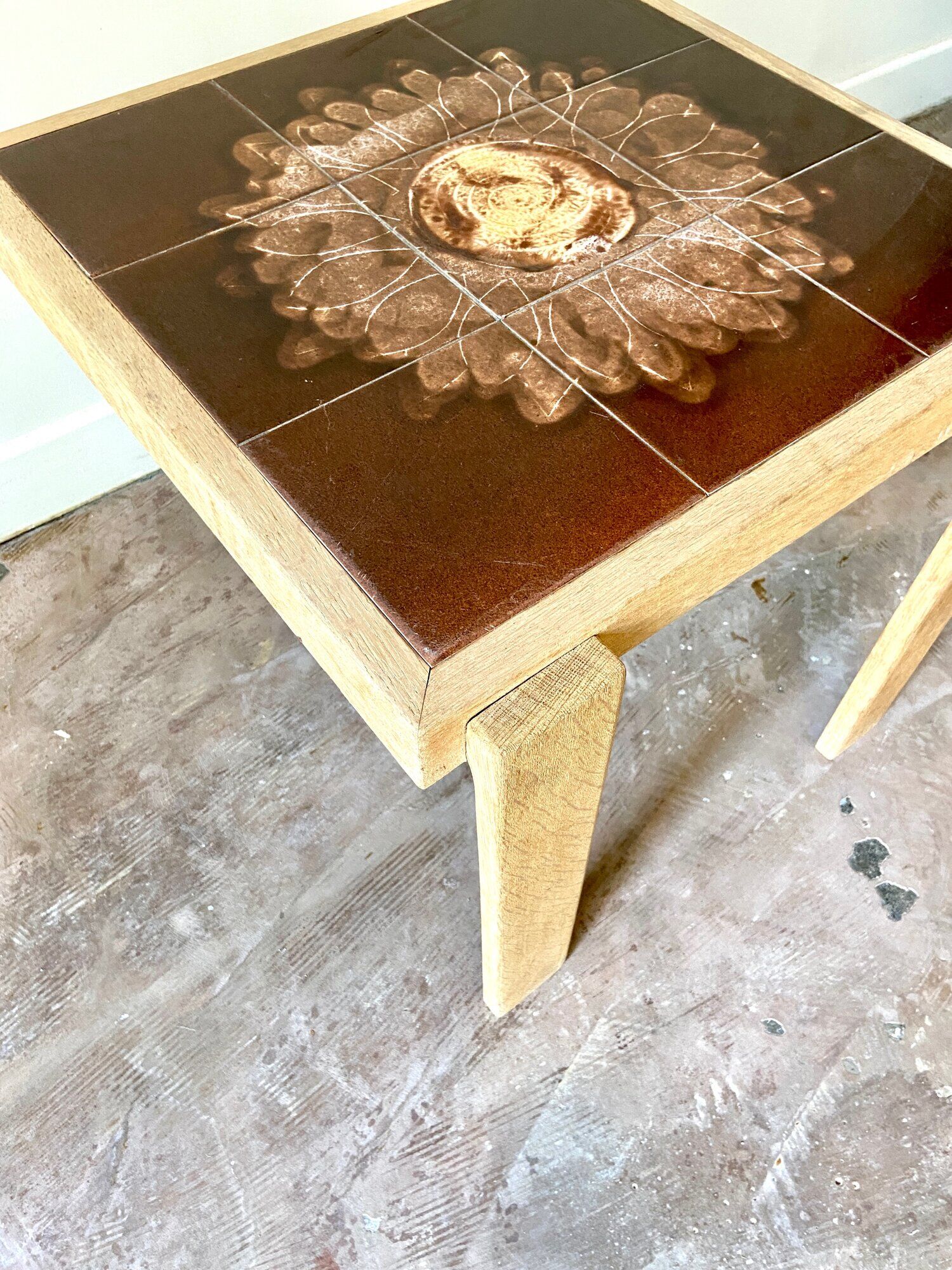 Table basse en bois clair et céramique émaillée 4 x 49,5 cm