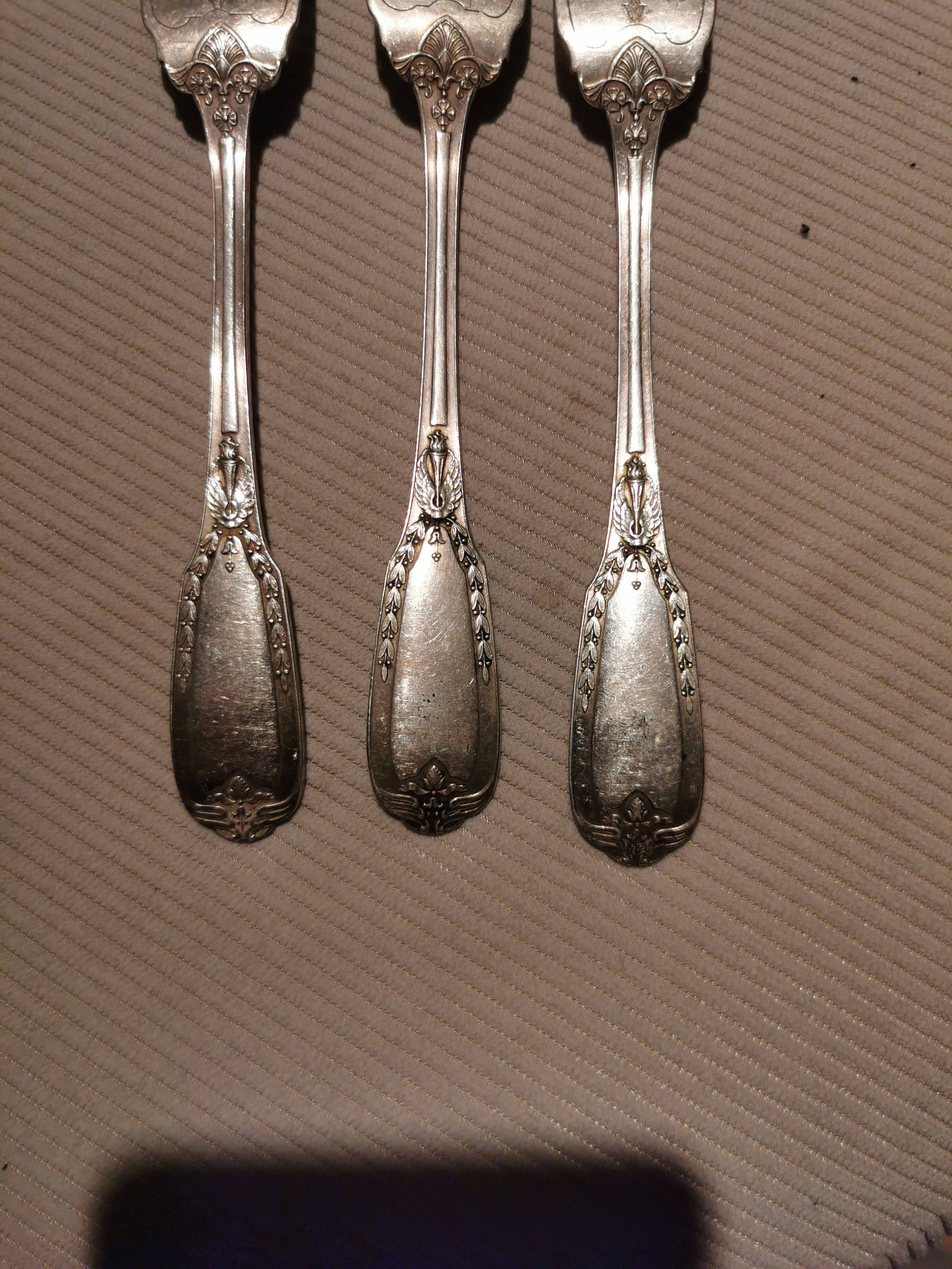 3 silver metal forks
