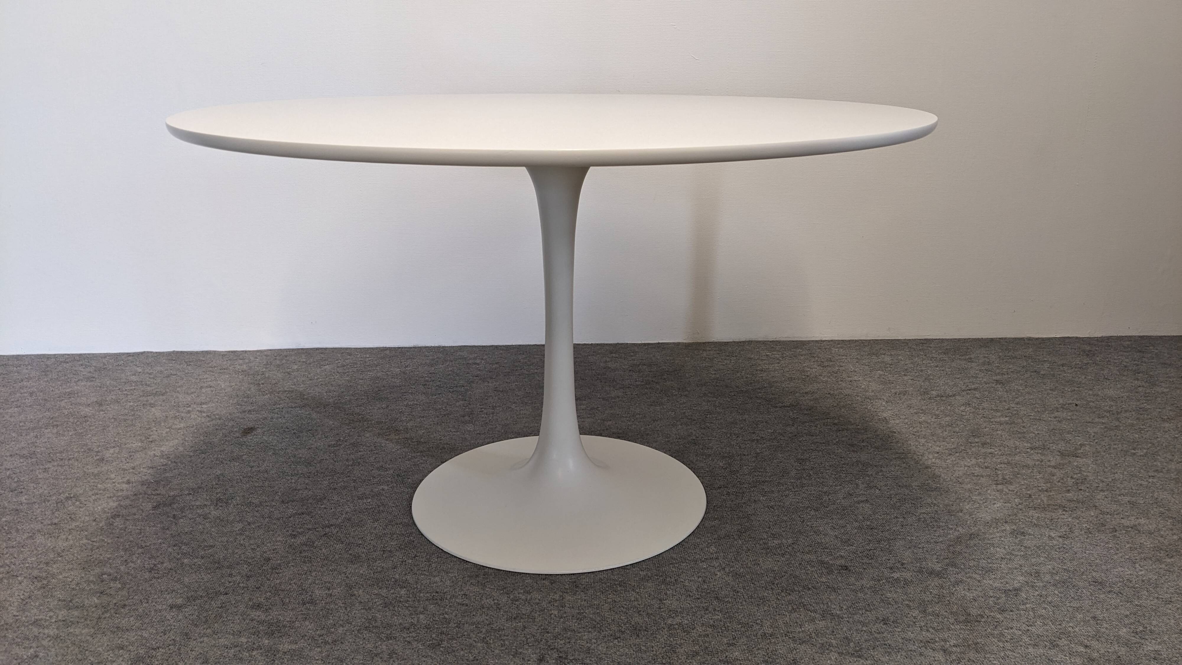 Space Age tulip round table by Maurice Burke for Arkana, 1960s-70s
