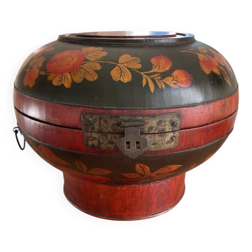 Large Chinese wedding box, polychrome wood, early 20th century.