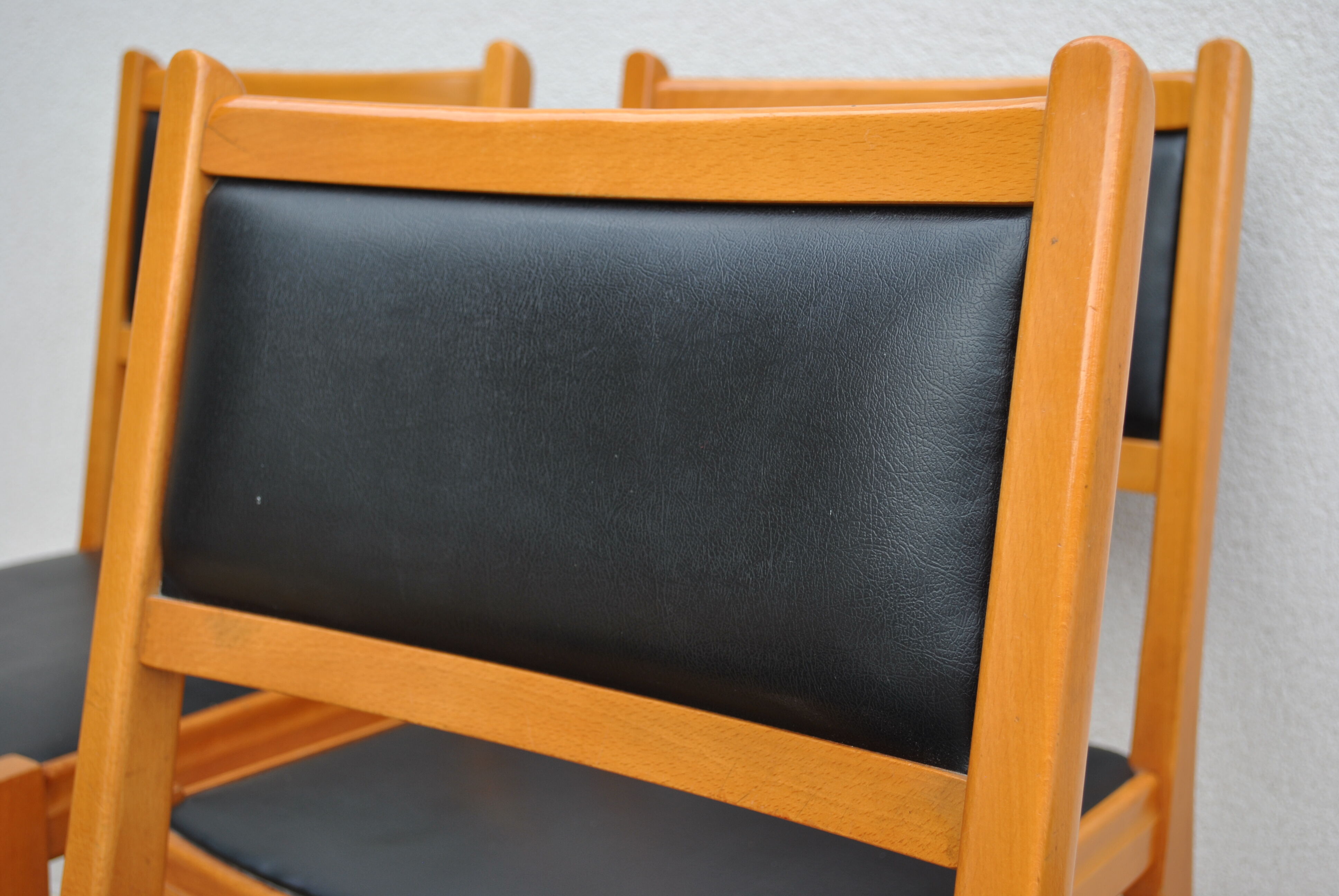 Lot of 6 vintage chairs