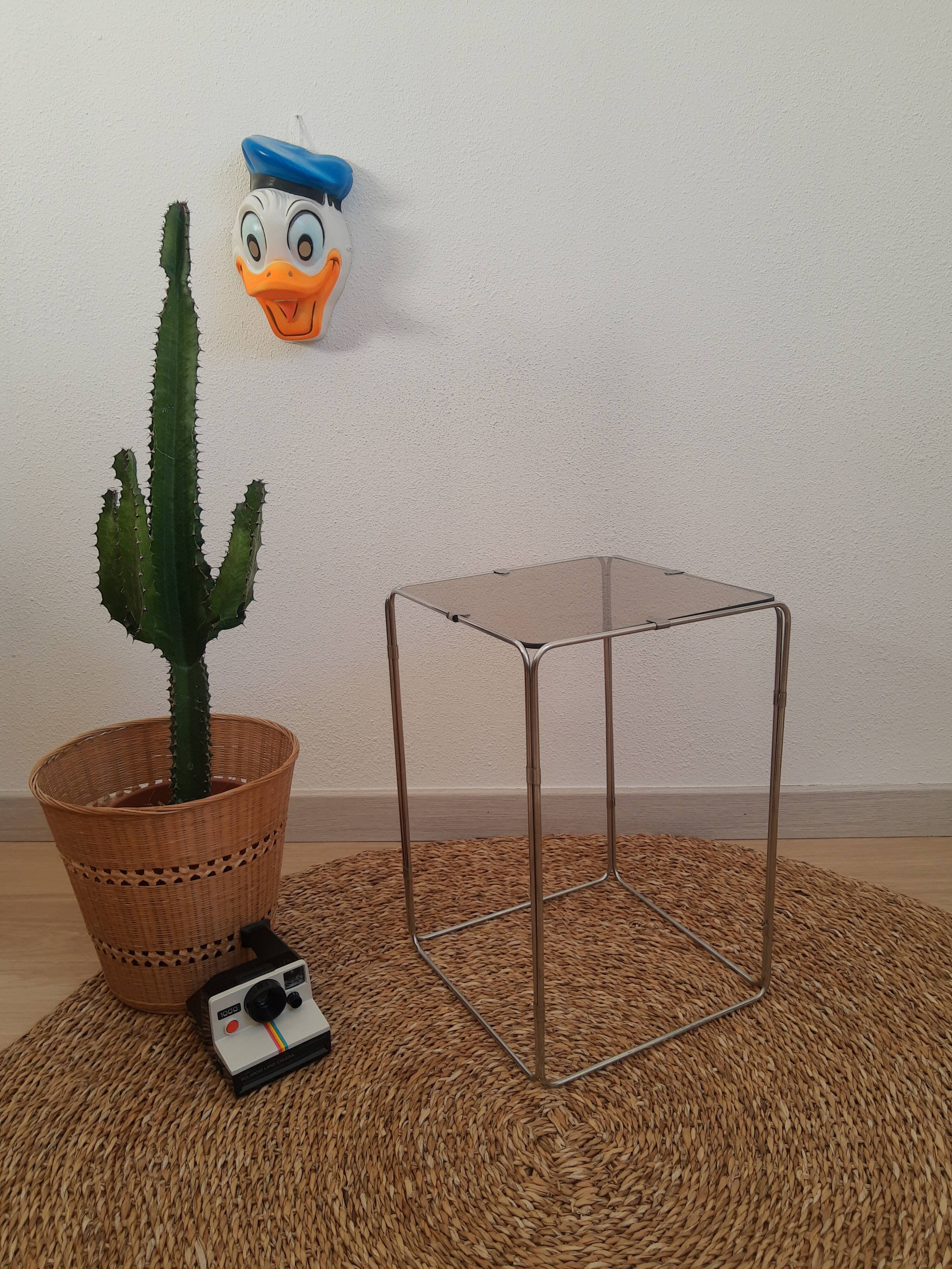 Table d'appoint bout de canapé métal chromé et verre fumé vintage