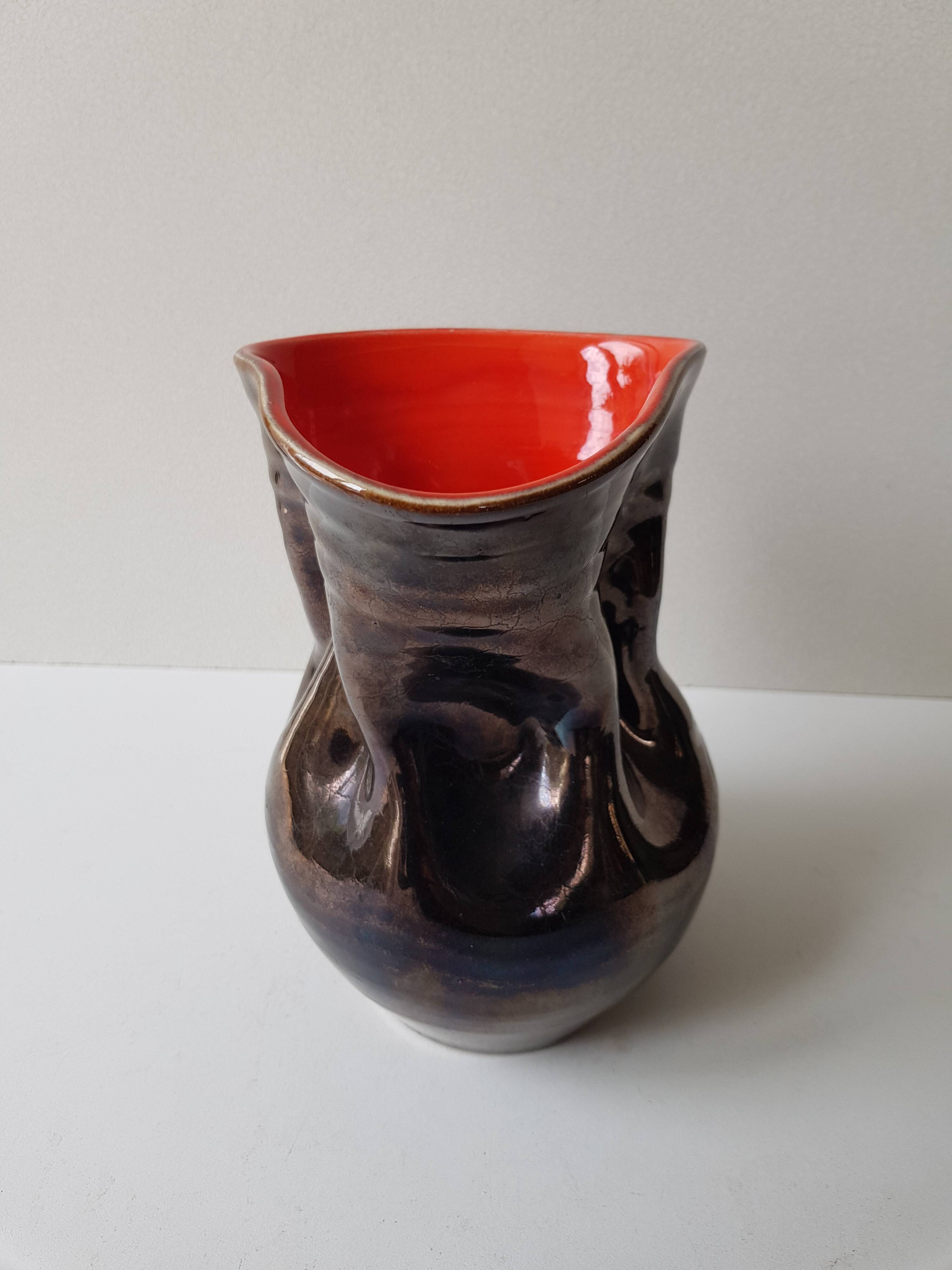 Ceramic vase Pearly black / red Free form - 60s design signed L Bro