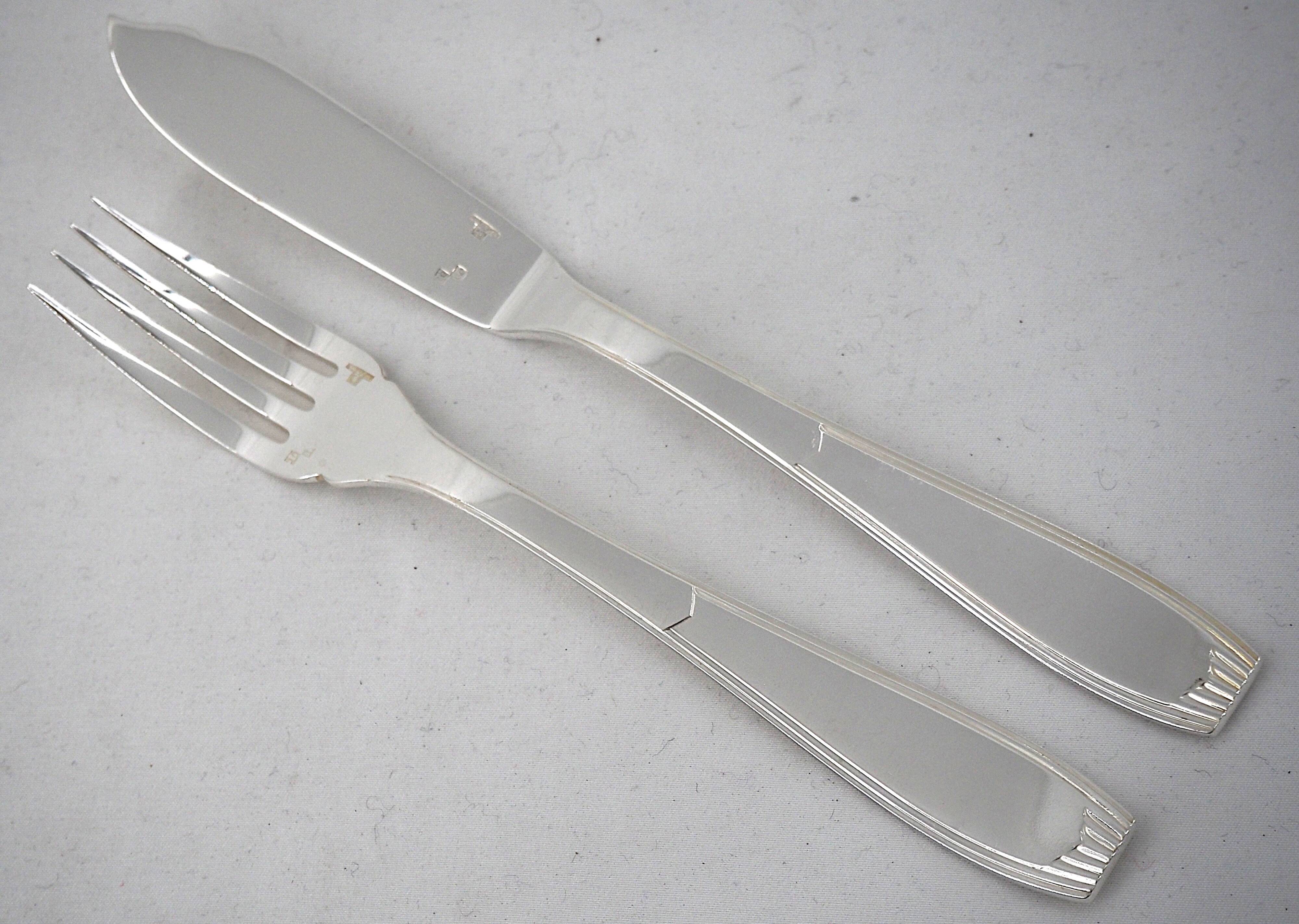 Alfénide Christofle Saigon Art Deco, 8 fish cutlery, 16 pieces.