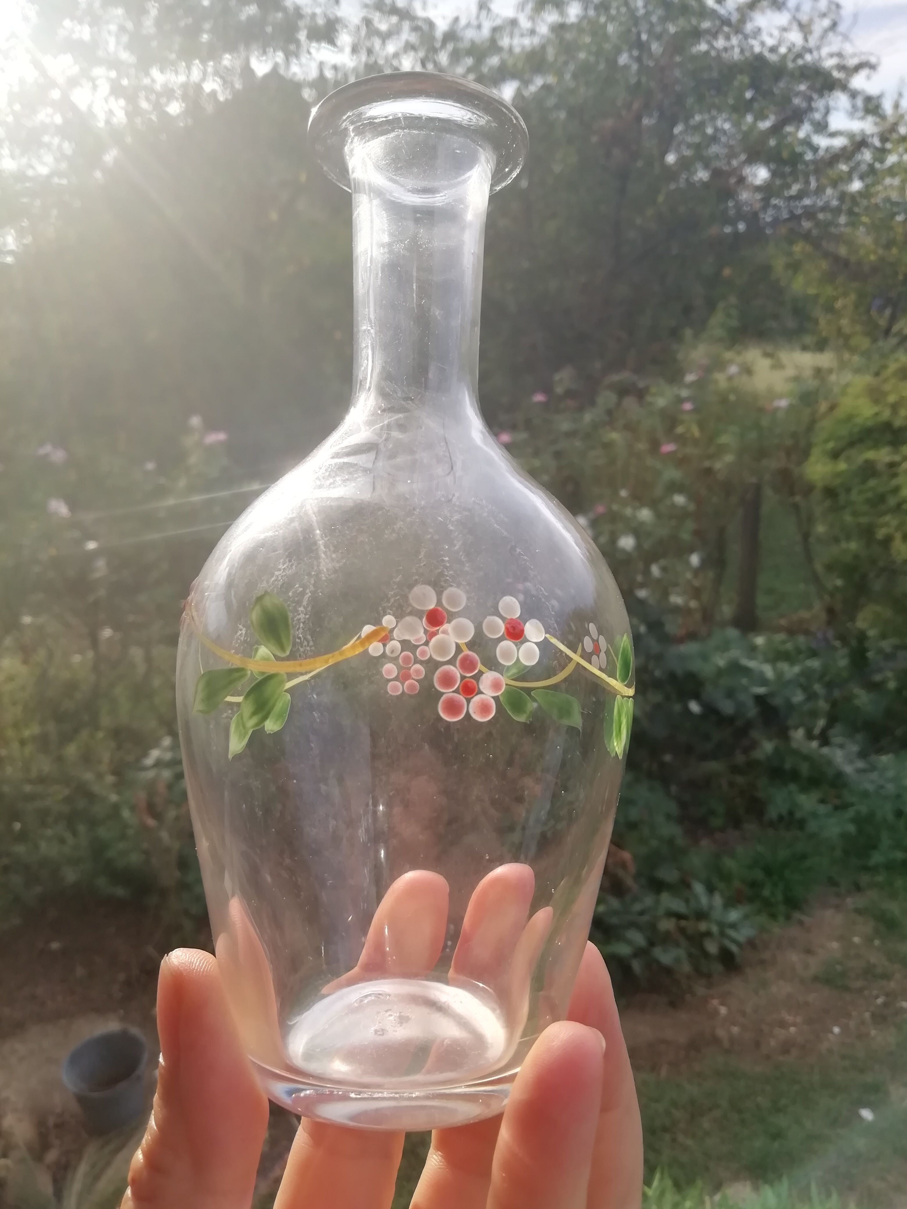 Carafe enamelled décor
