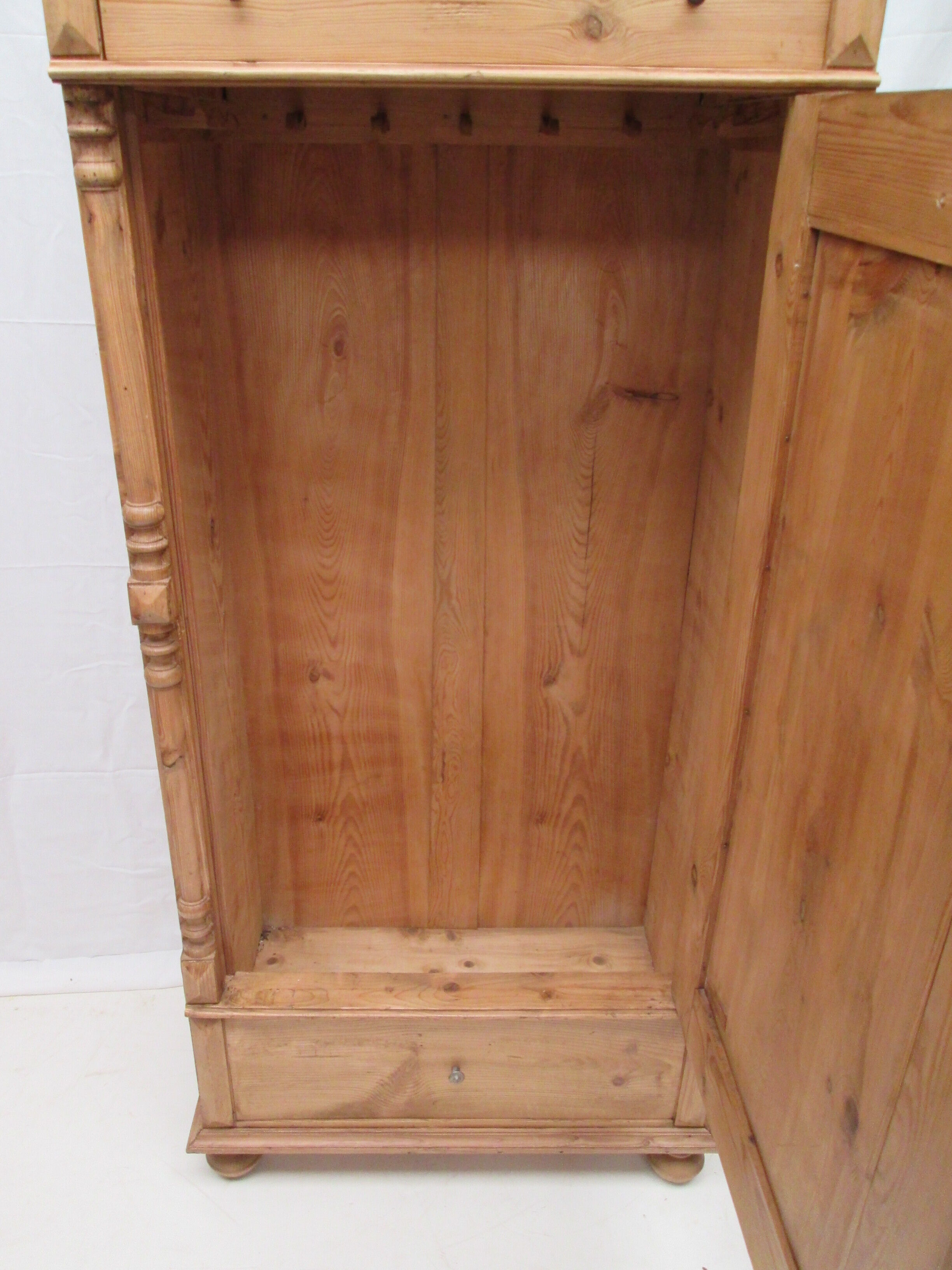 Danish bonnetière 19th in pine