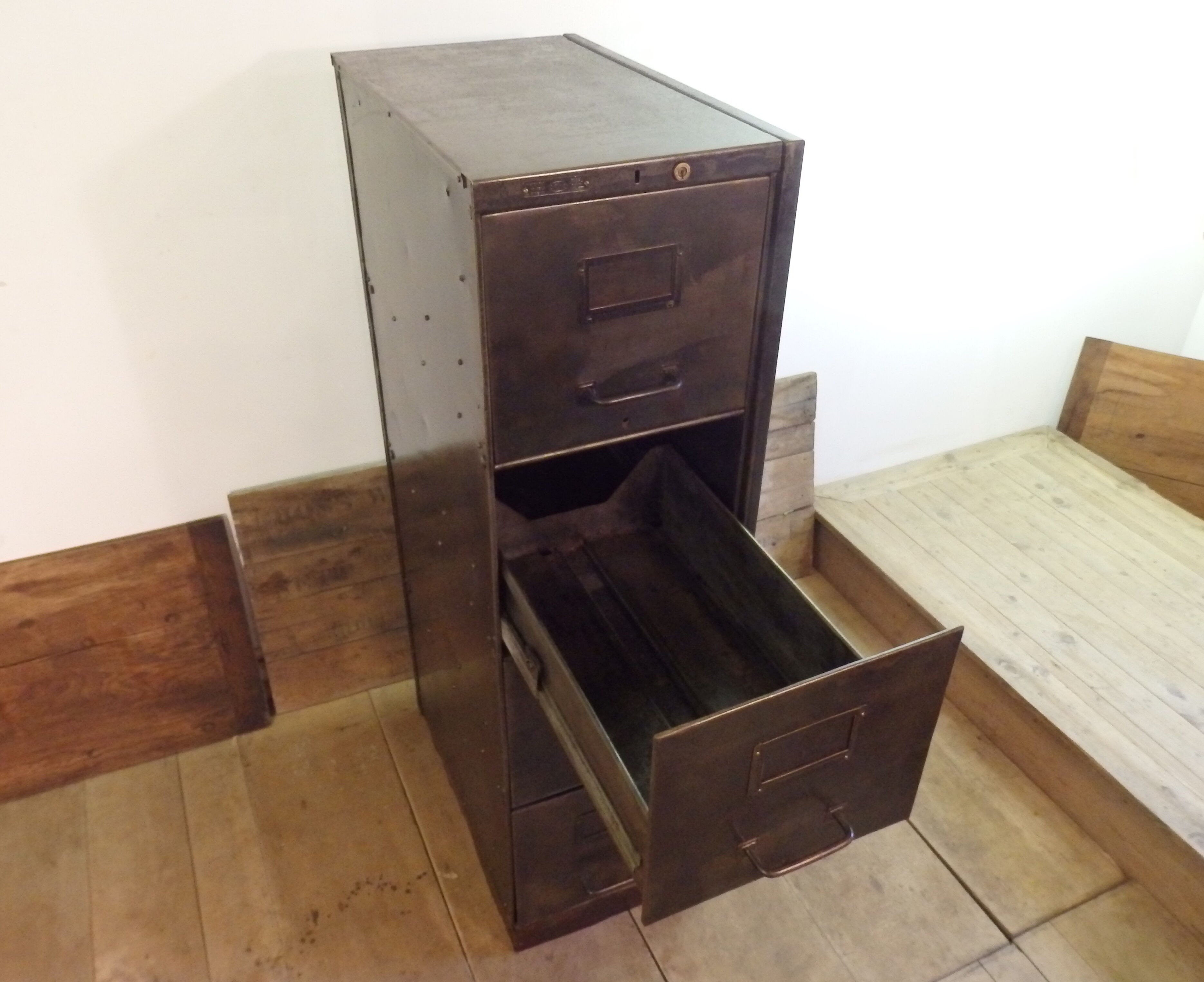 Renovated filing cabinet in brushed metal / metal furniture with drawers