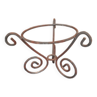 Wrought iron pot holder