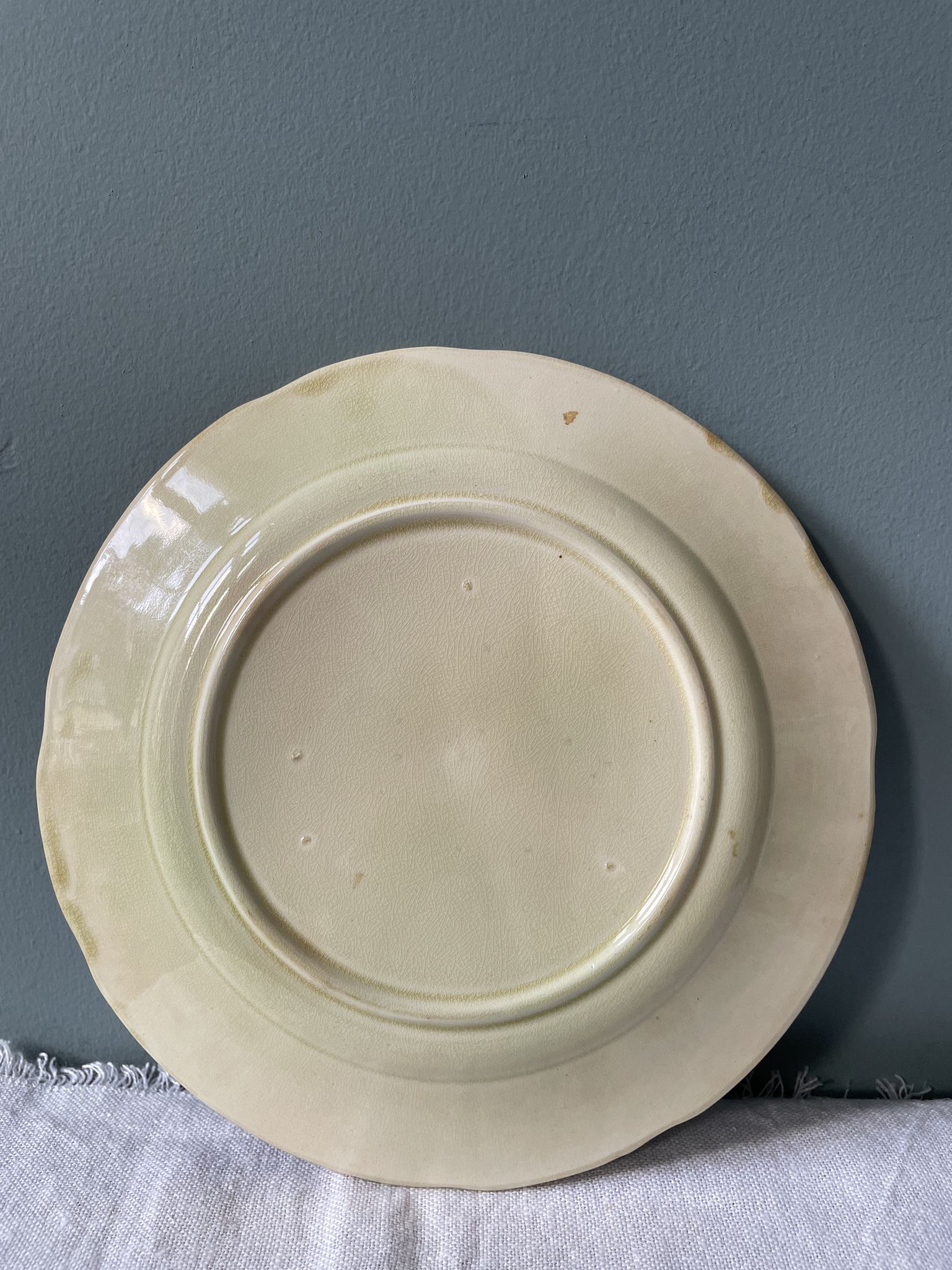 Set of two plates late nineteenth in slip Jeanne d'Arc