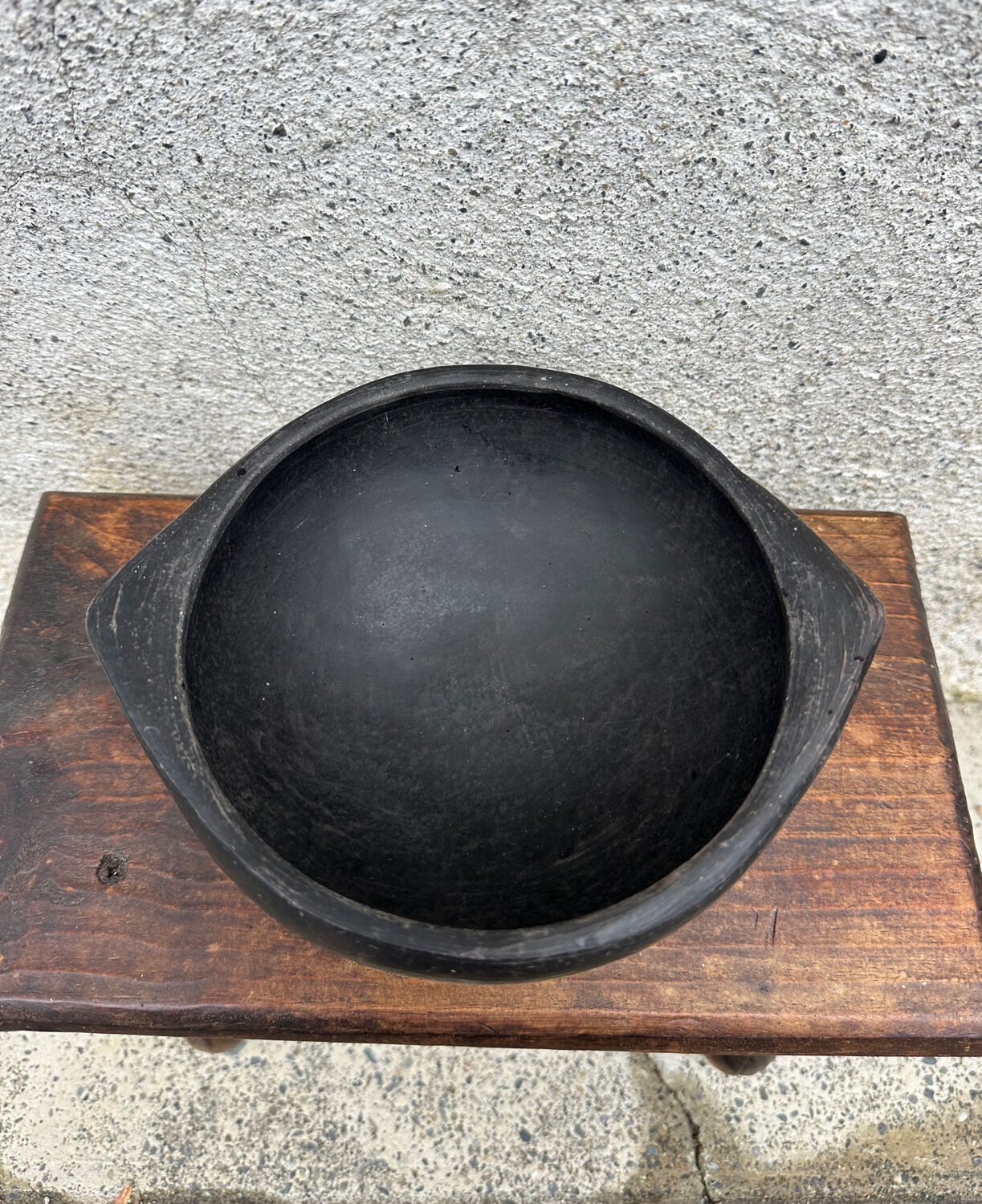 Ancient bowl, Colombian ceramic pottery La Chamba.
