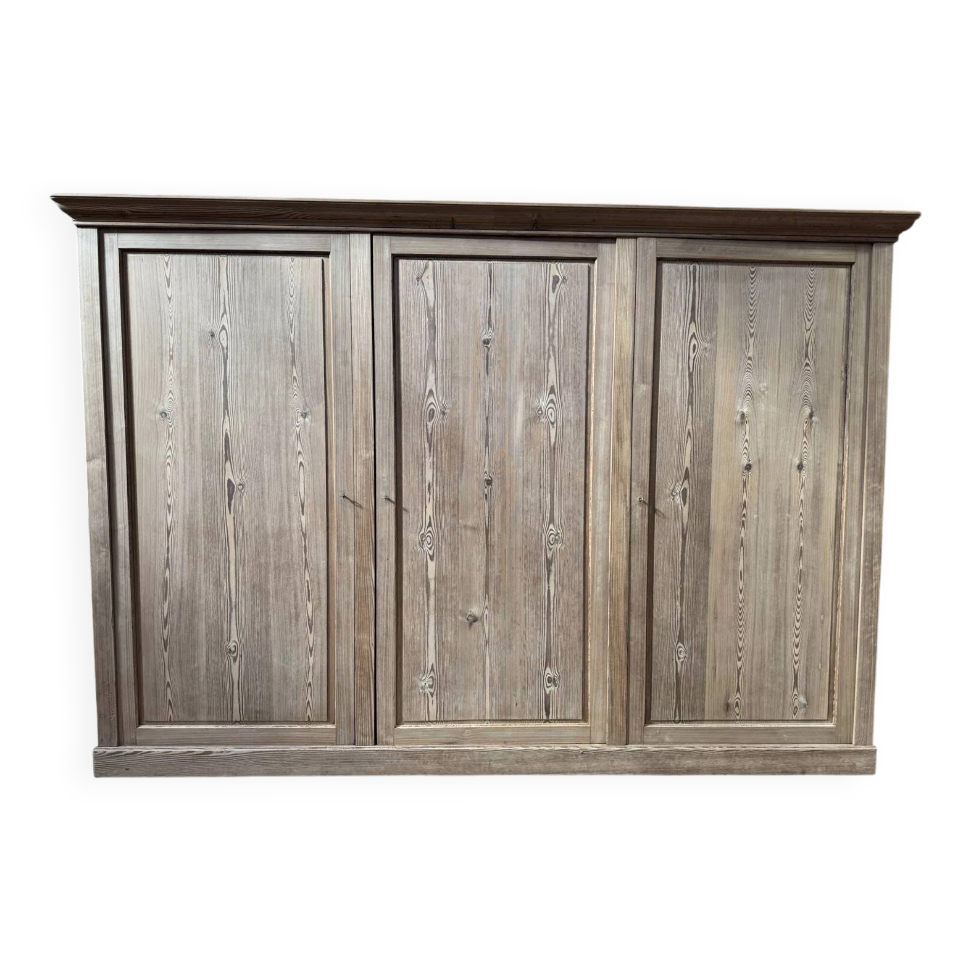 Large workshop wardrobe in pitch pine - Early 20th century
