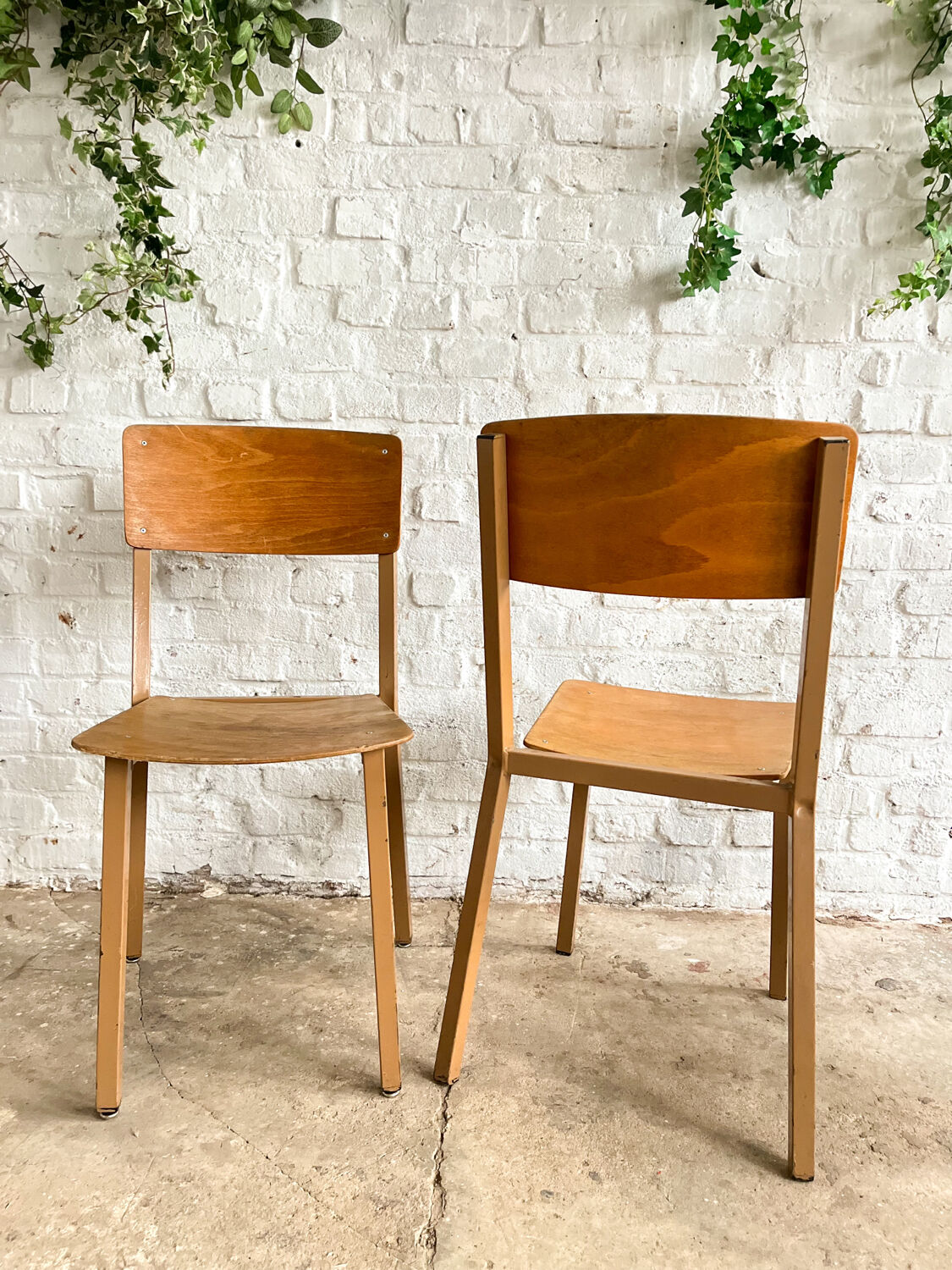 Série de 4 chaises d’école taille adulte