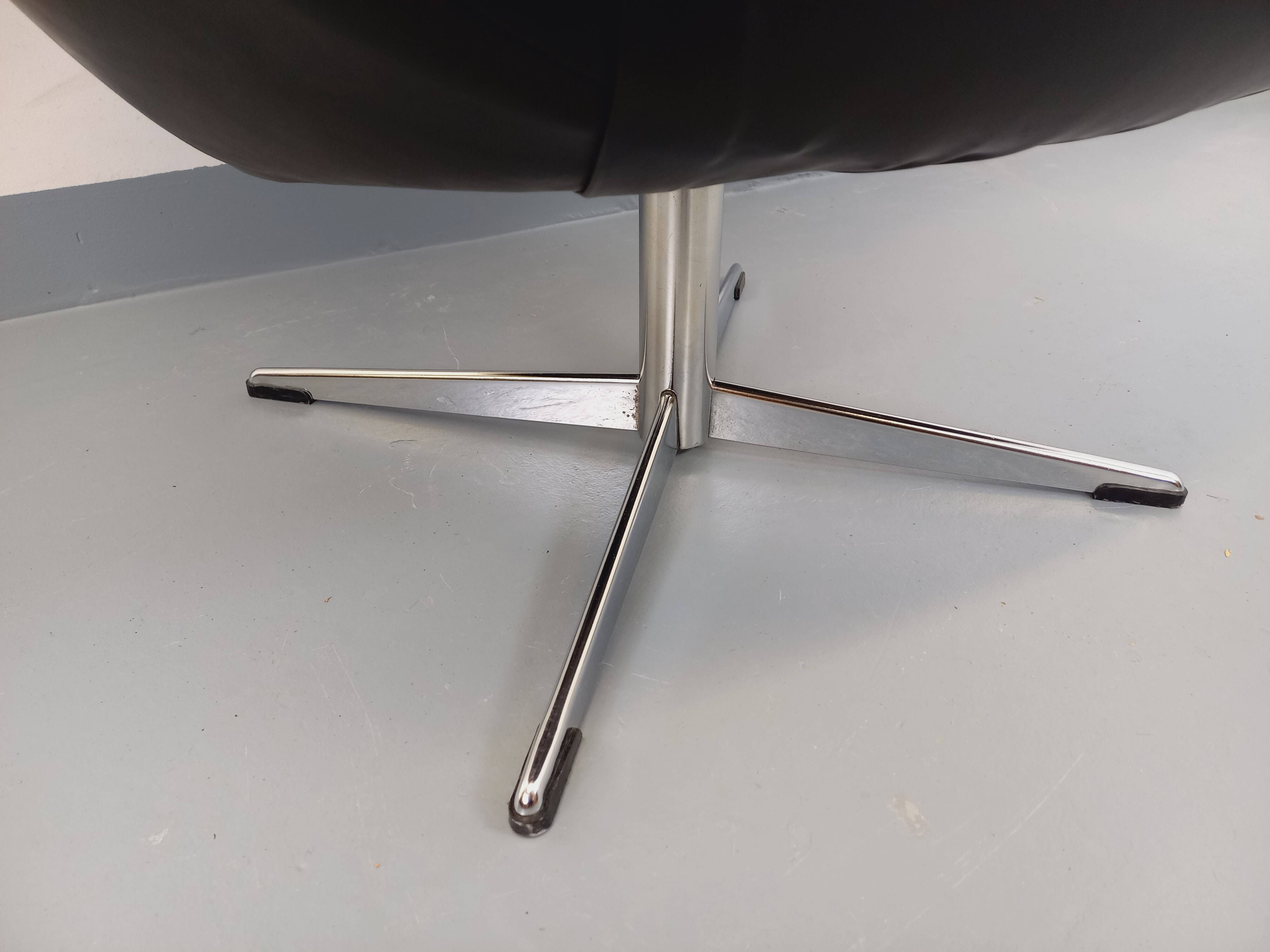 Vintage Scandinavian swivel chair in faux leather and chrome from the 1970s.