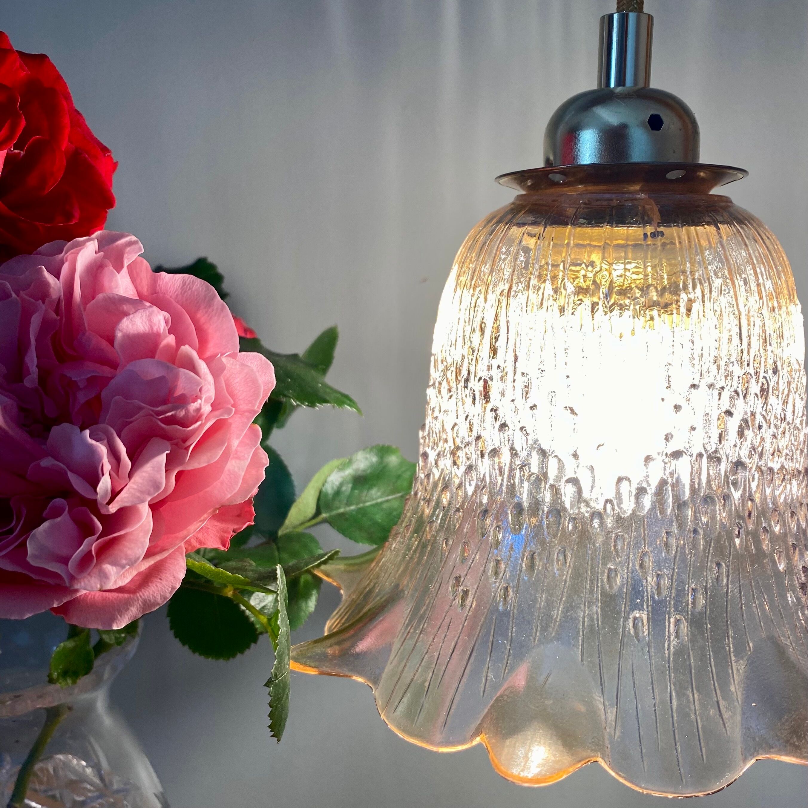 Vintage tulip ride in amber and pearlescent glass