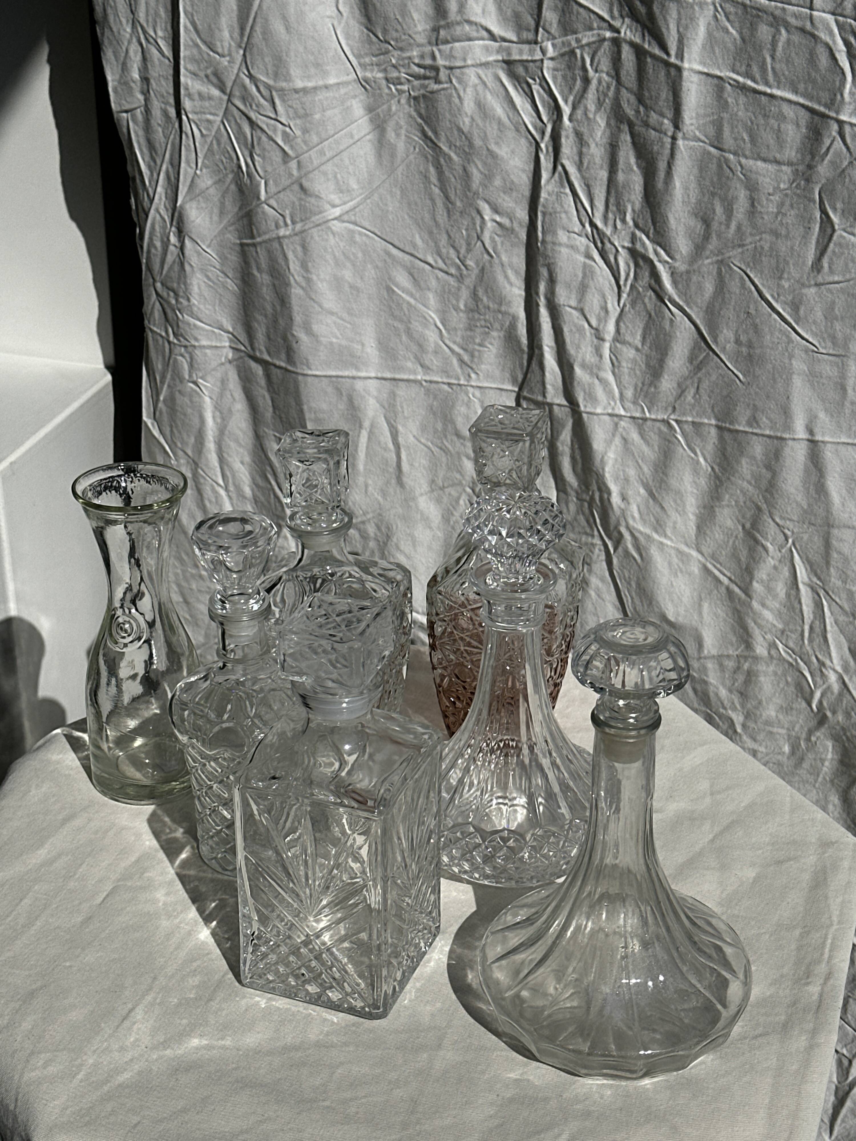 Large glass carafe with ribbed stopper H25