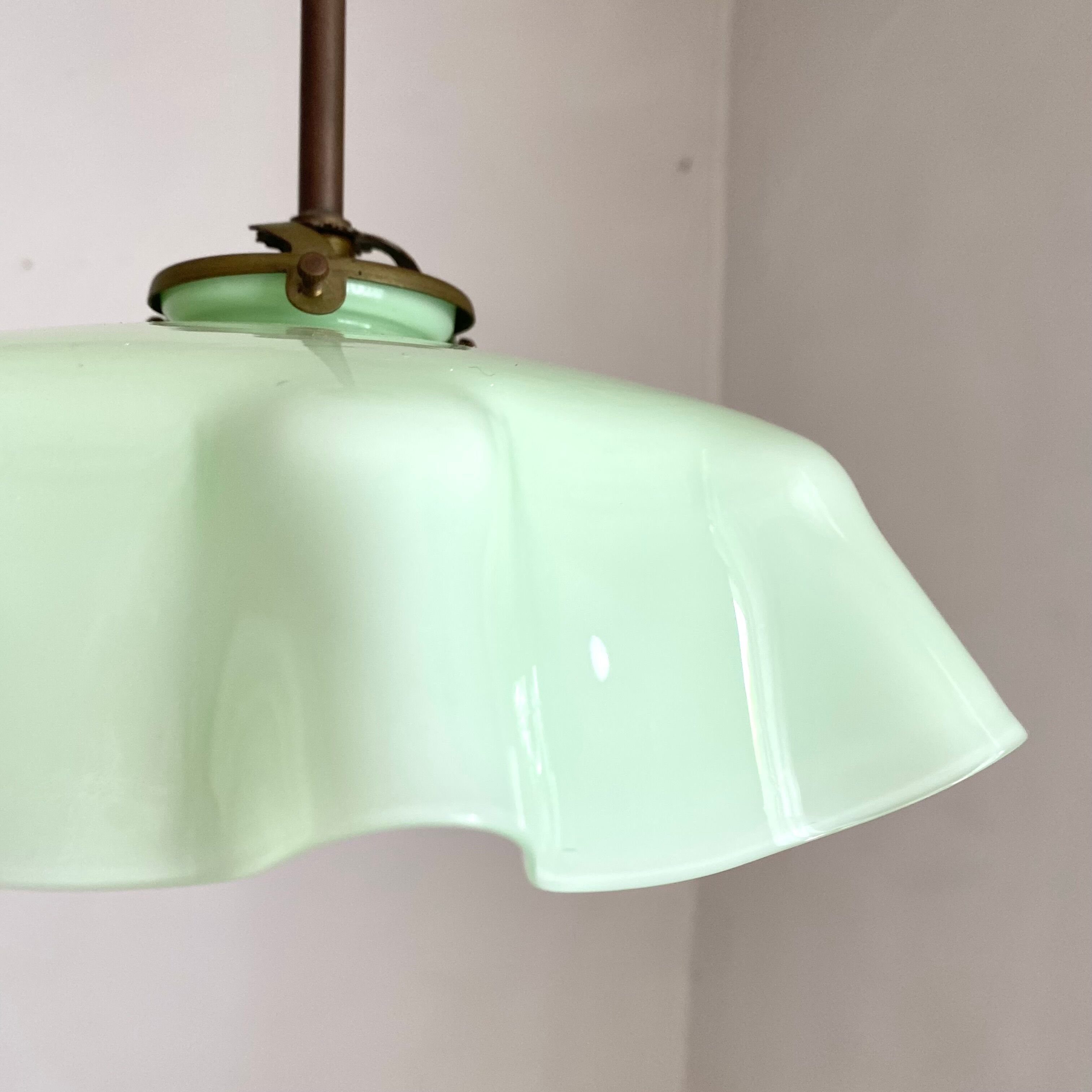 Suspension in opaline and brass of the 40s
