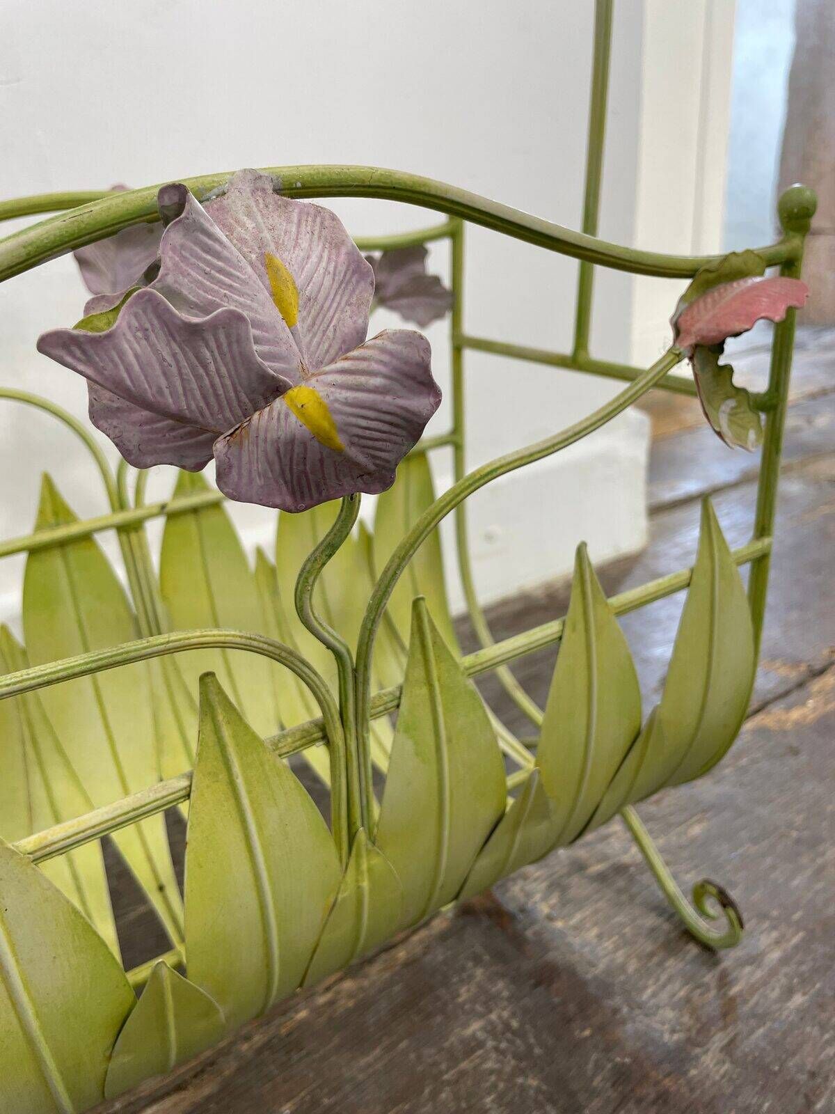 Porte-revues vintage en fer forgé, fleurs peintes à la main