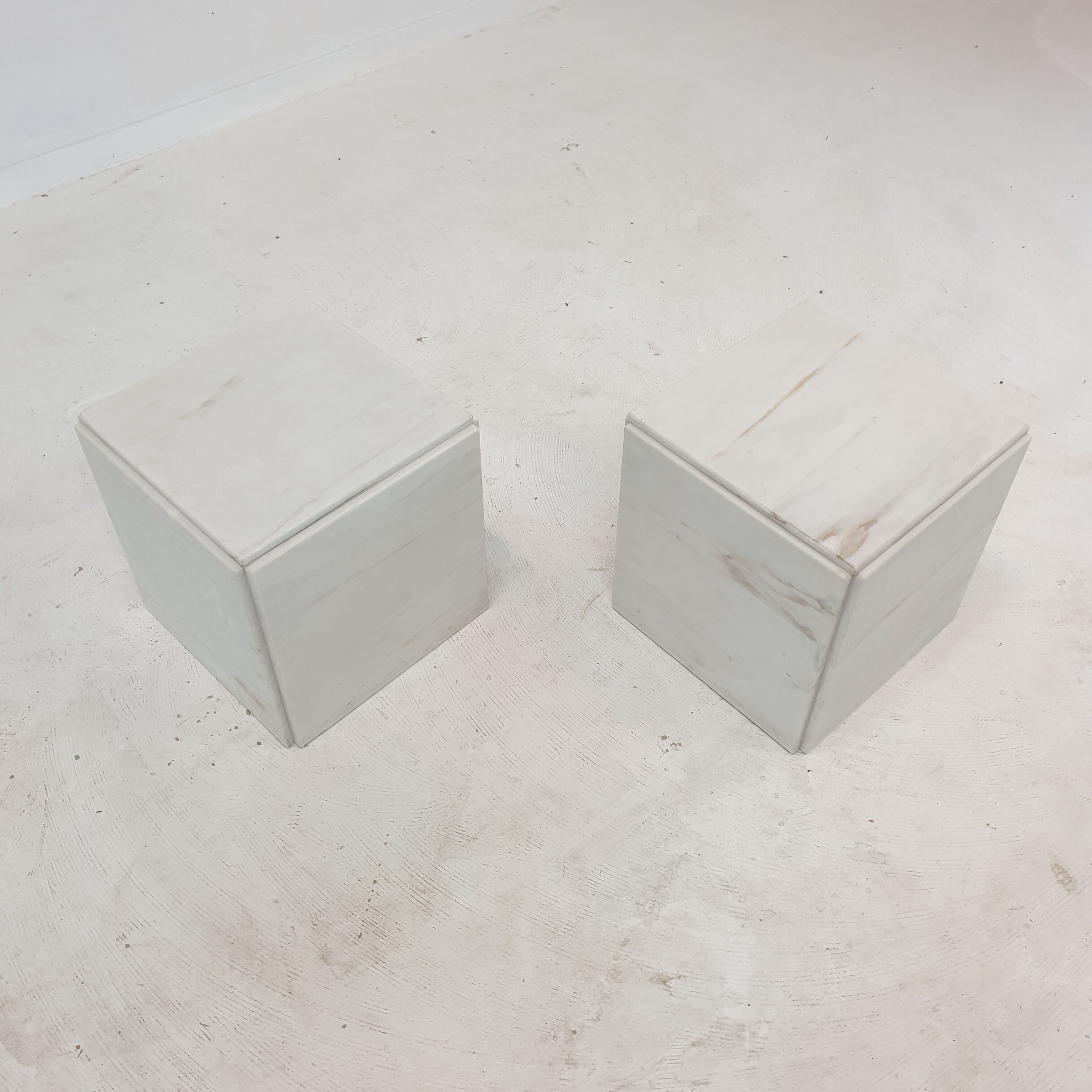 Set of 2 italian marble pedestals or side tables, 1980's
