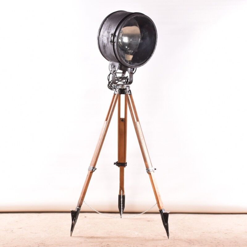 Ancien projecteur industriel sur trépied en bois