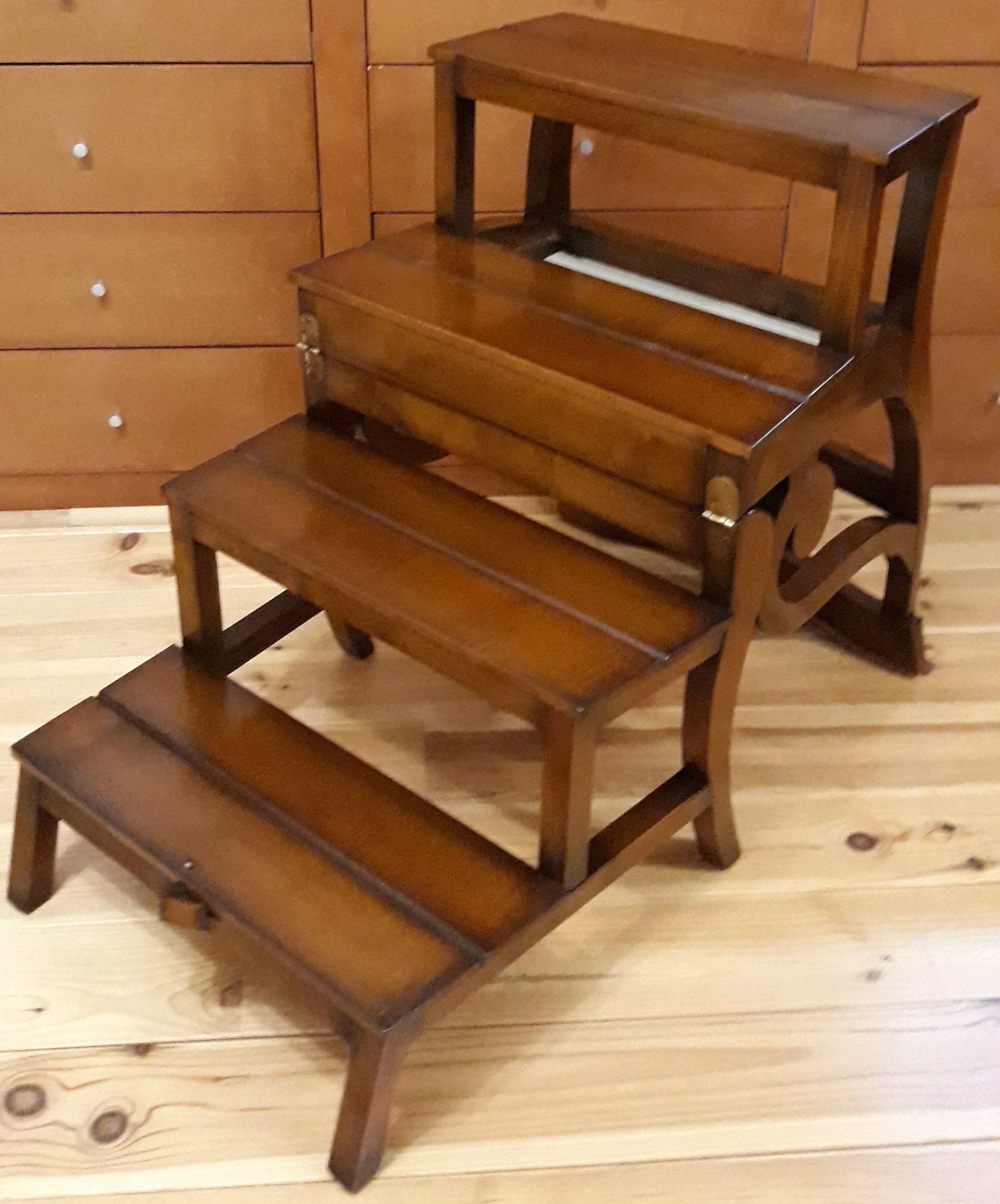 Notarial chair, luxurious library