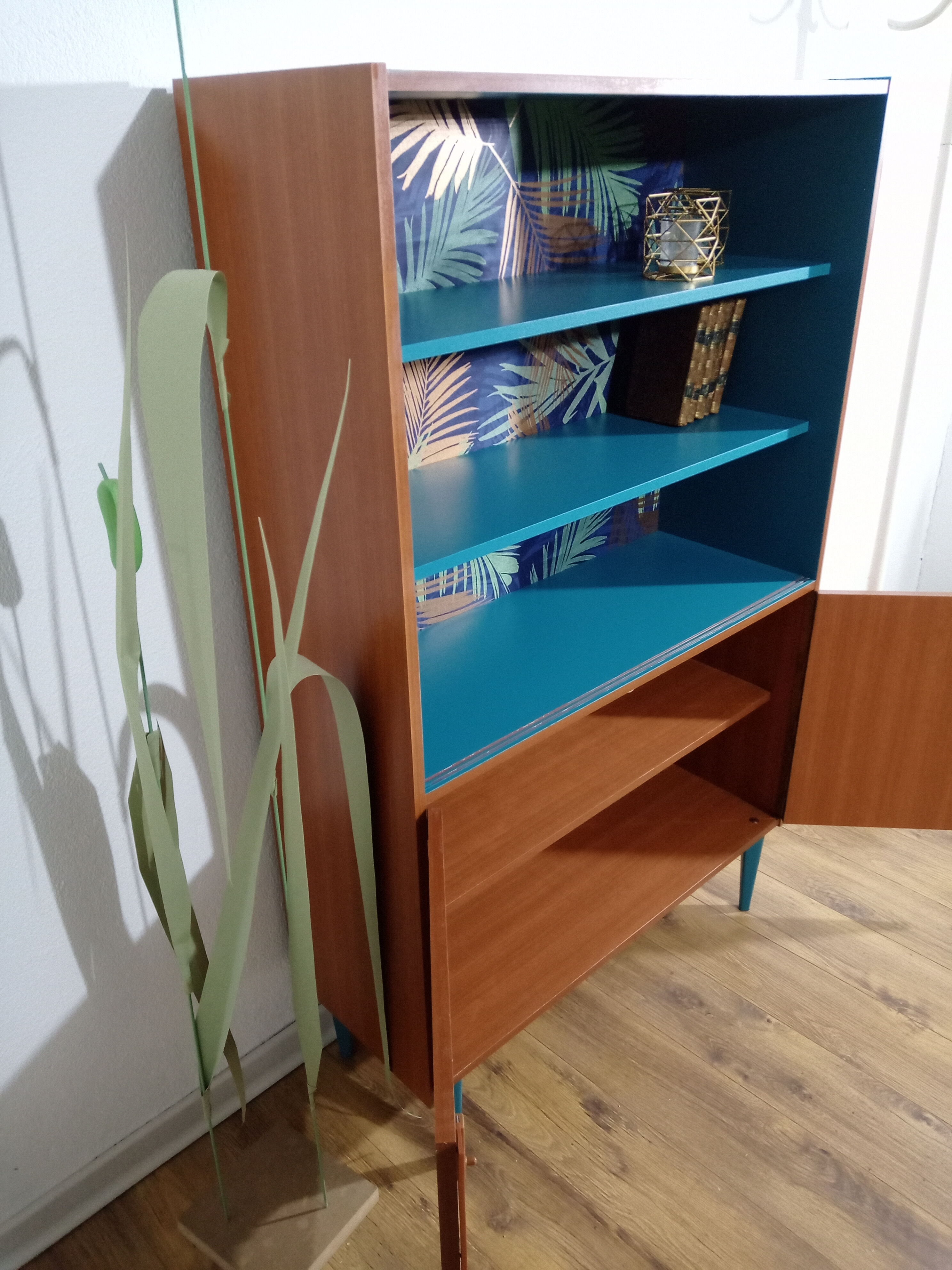 Vintange and tropical library