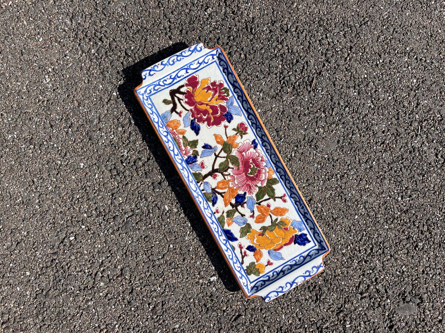 Gien earthenware cake dish with antique peony decoration